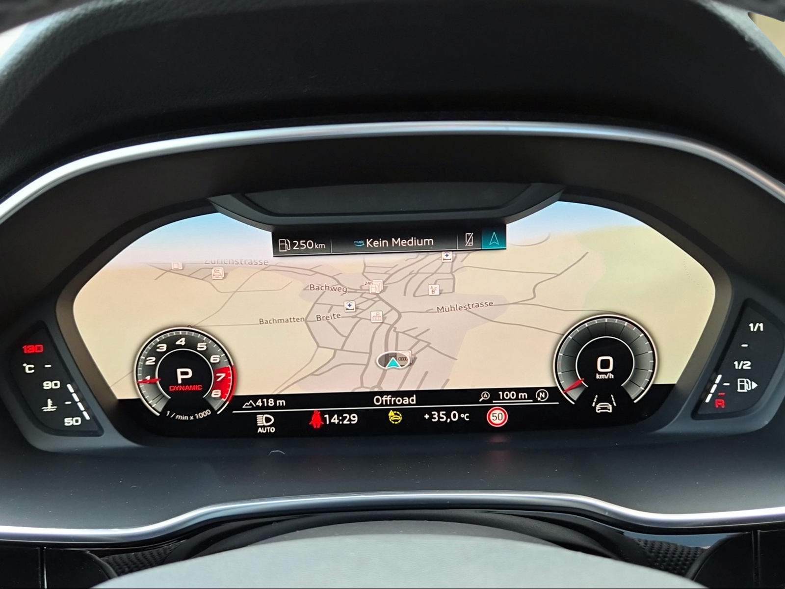 AUDI audi Q3 35 TFSI S line Attraction S-tronic Mythosschwarz Metallic-image-11
