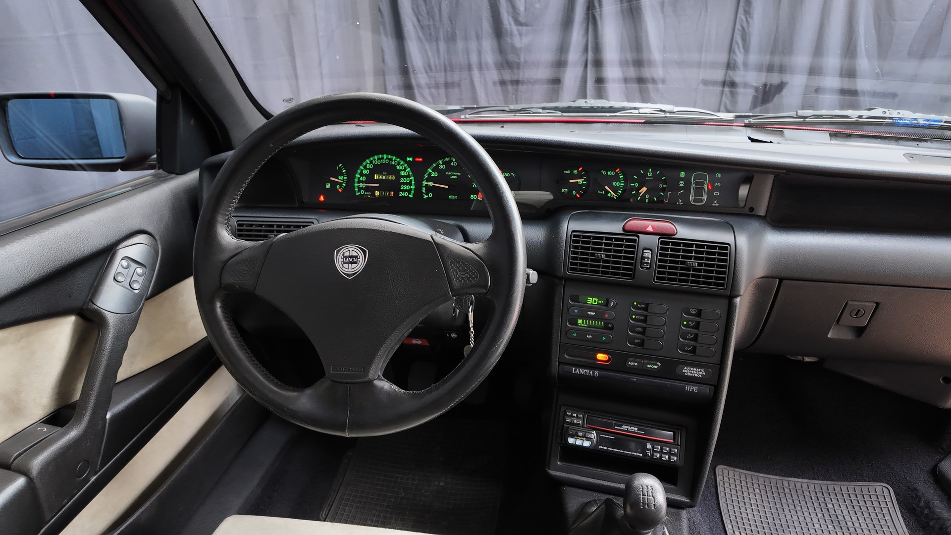 LANCIA Delta HPE 2.0 16V HF TURBO-image-9