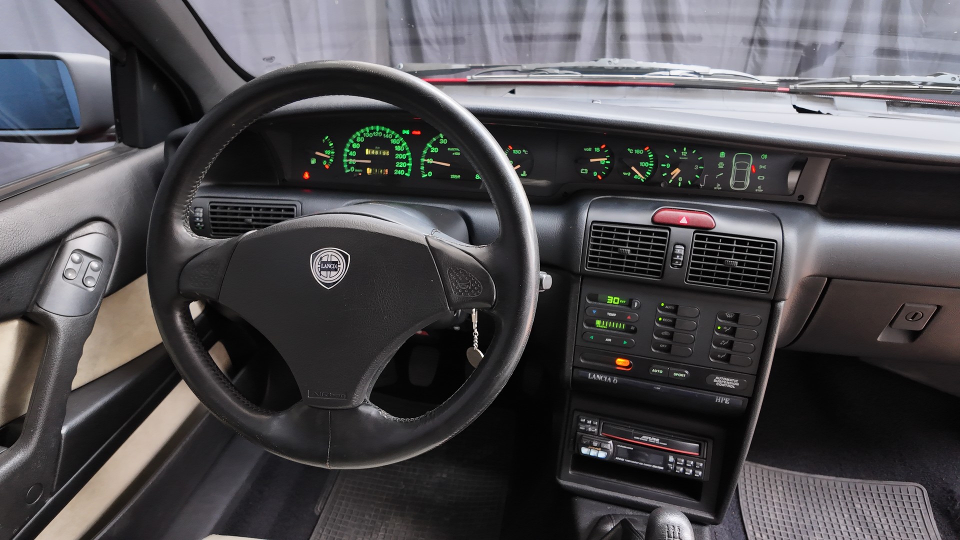 LANCIA Delta HPE 2.0 16V HF TURBO-image-11