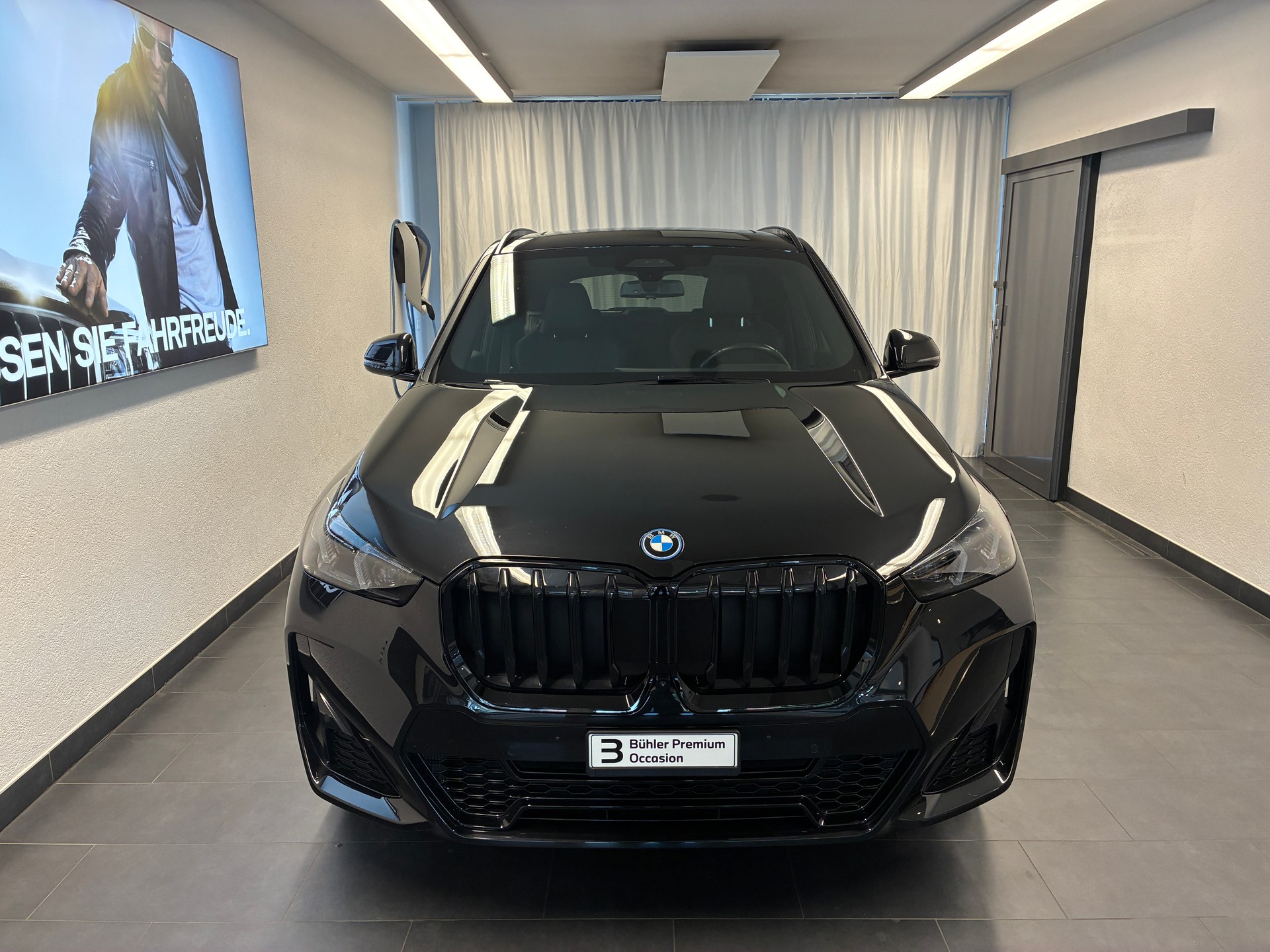 BMW X1 30e xDrive-showroom-element-1