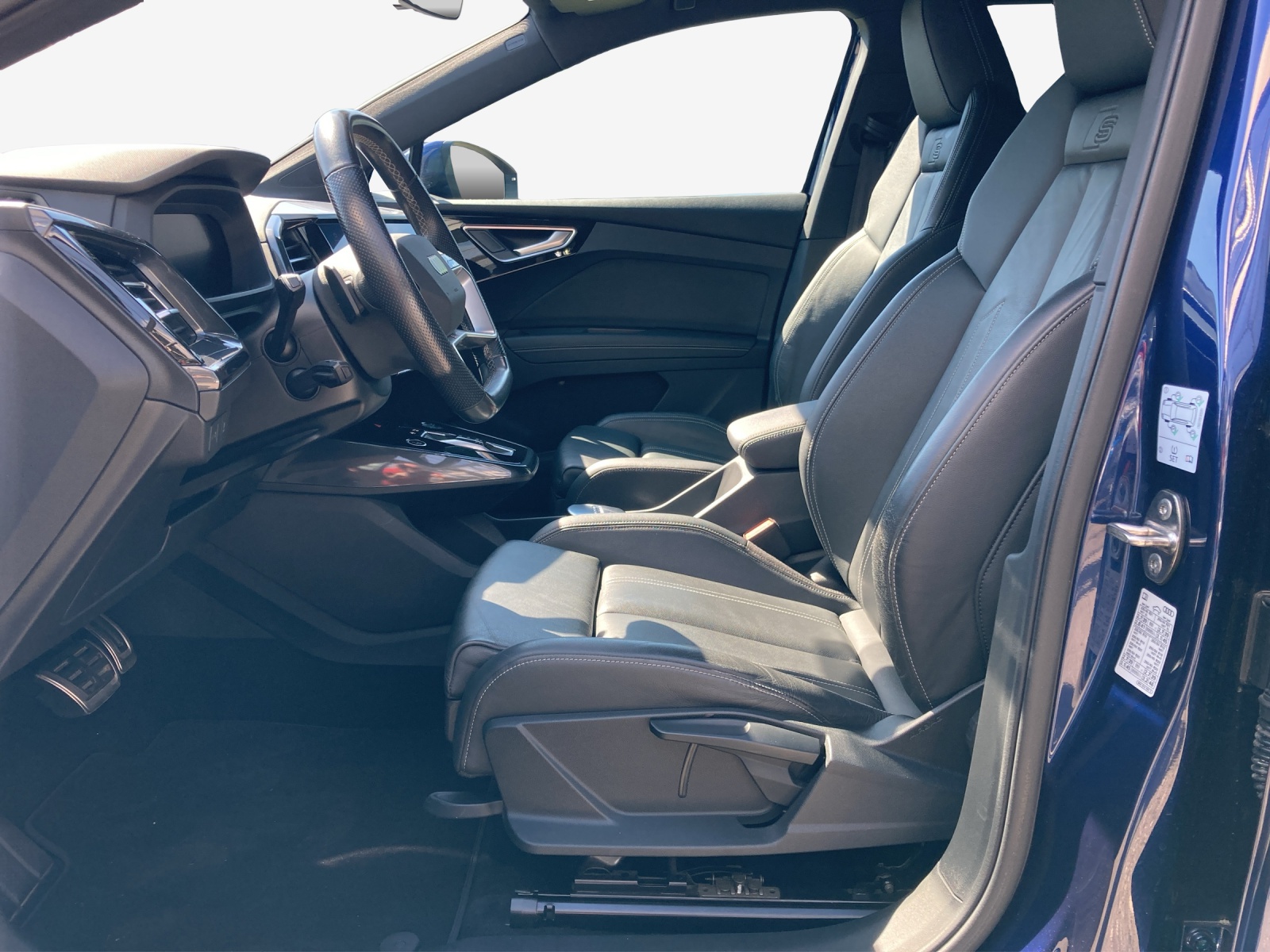 AUDI Q4 e-tron 50 quattro-image-7