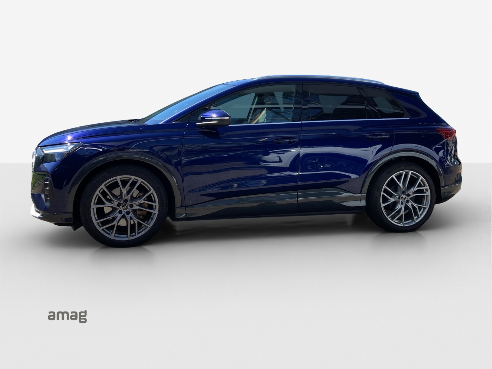 AUDI Q4 e-tron 50 quattro-showroom-element-1