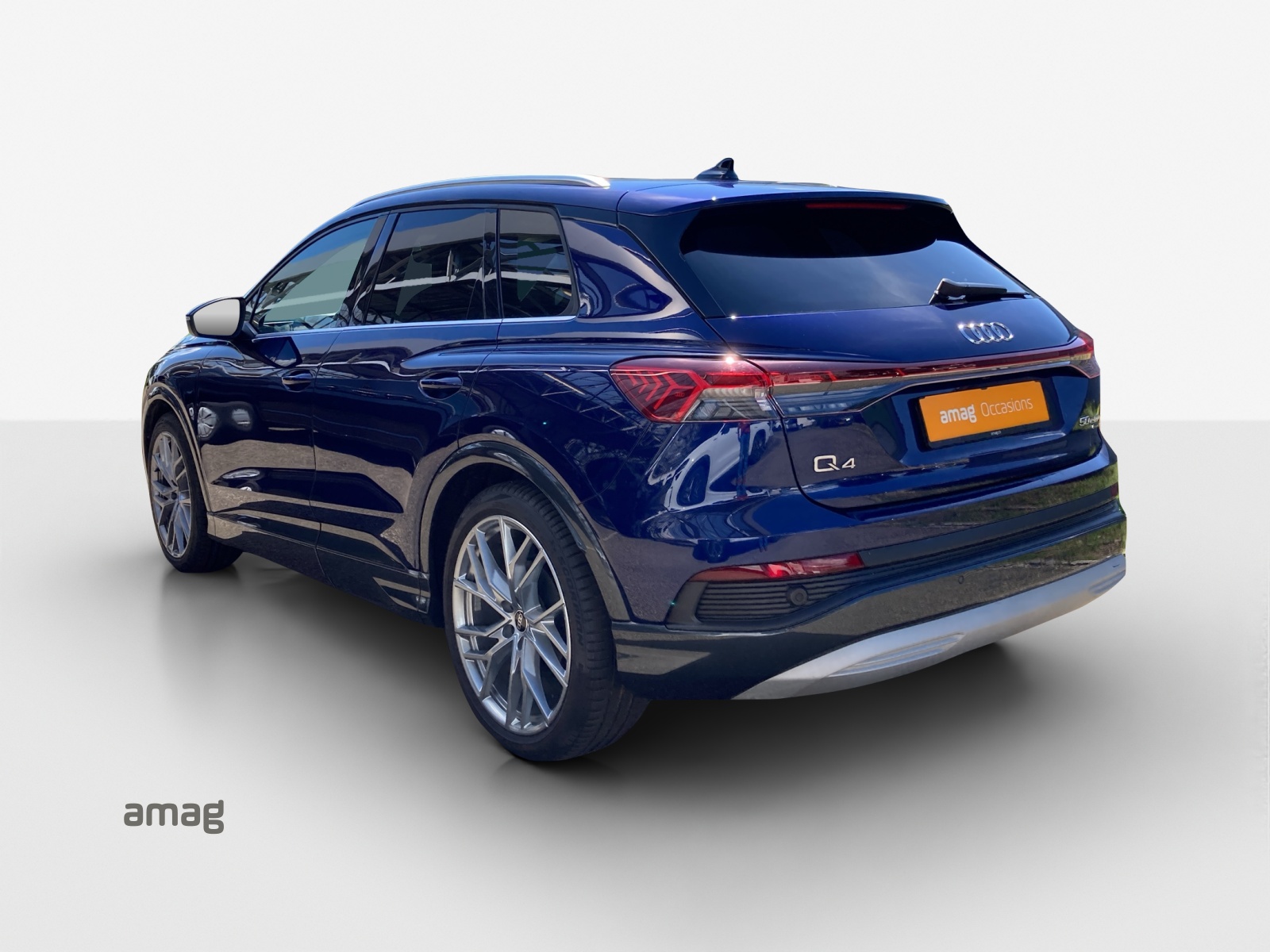 AUDI Q4 e-tron 50 quattro-showroom-element-2