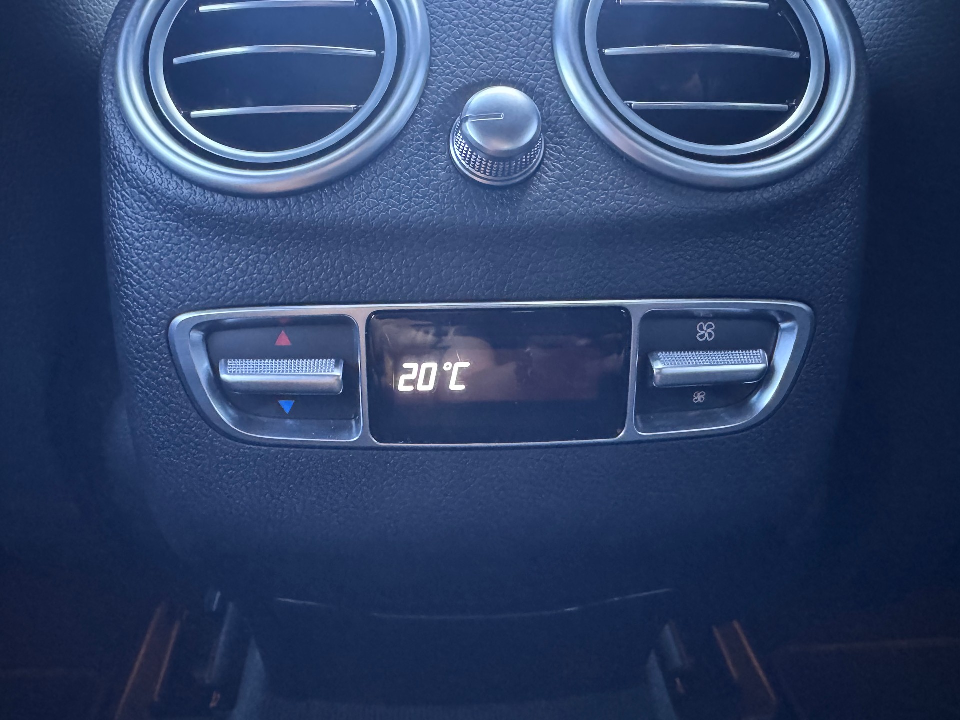 MERCEDES-BENZ GLC Coupé 400 d AMG-SPORTPAKET4x4 9G-Tronic+PANORAMA+ACC+LUFTFEDERUNG+STANDHEIZUNG+AHK 2'500KG+TRITTBRETTER+20"ALU+Winterräder+-image-15