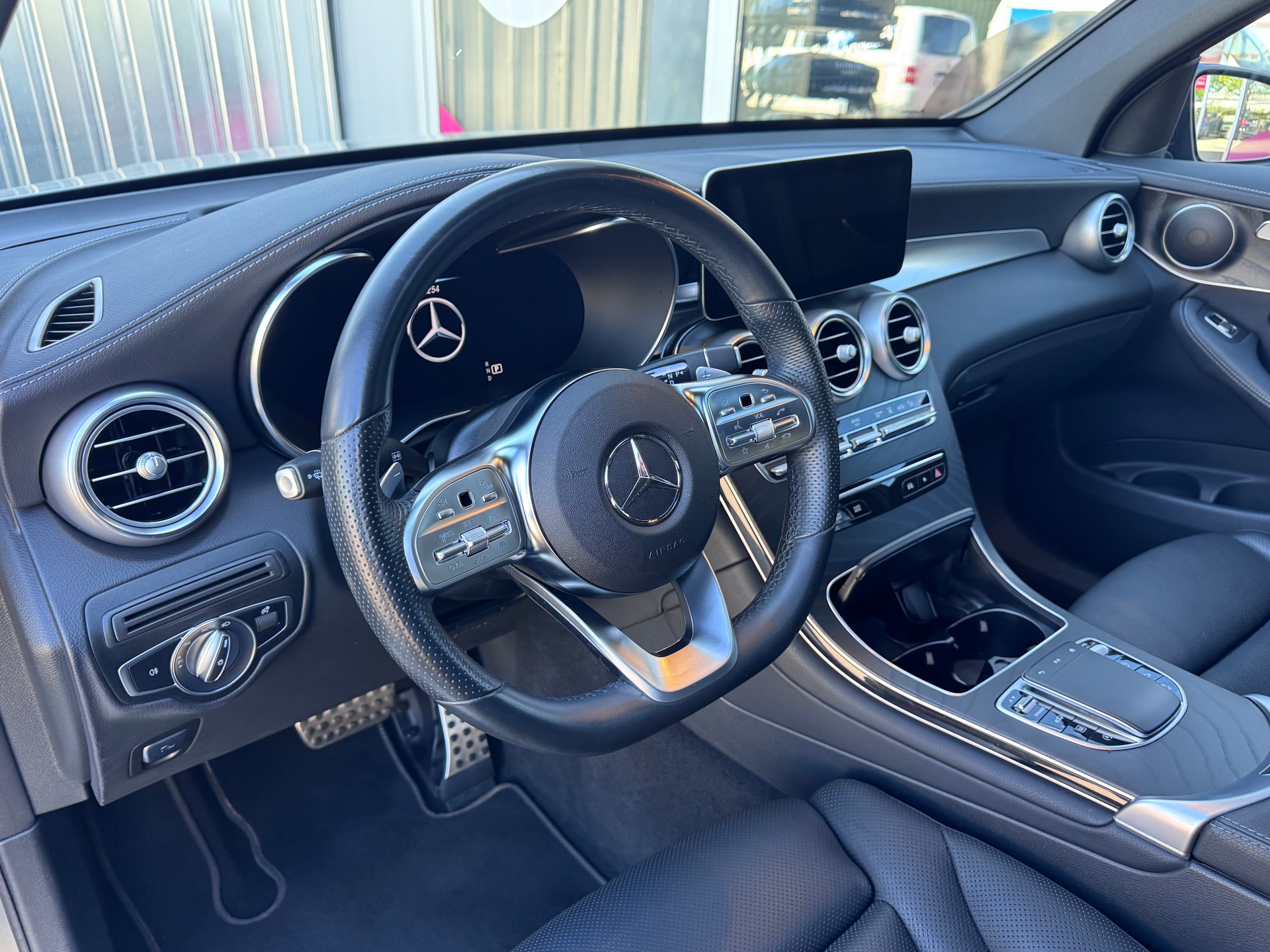 MERCEDES-BENZ GLC Coupé 400 d AMG-SPORTPAKET4x4 9G-Tronic+PANORAMA+ACC+LUFTFEDERUNG+STANDHEIZUNG+AHK 2'500KG+TRITTBRETTER+20"ALU+Winterräder+-image-14