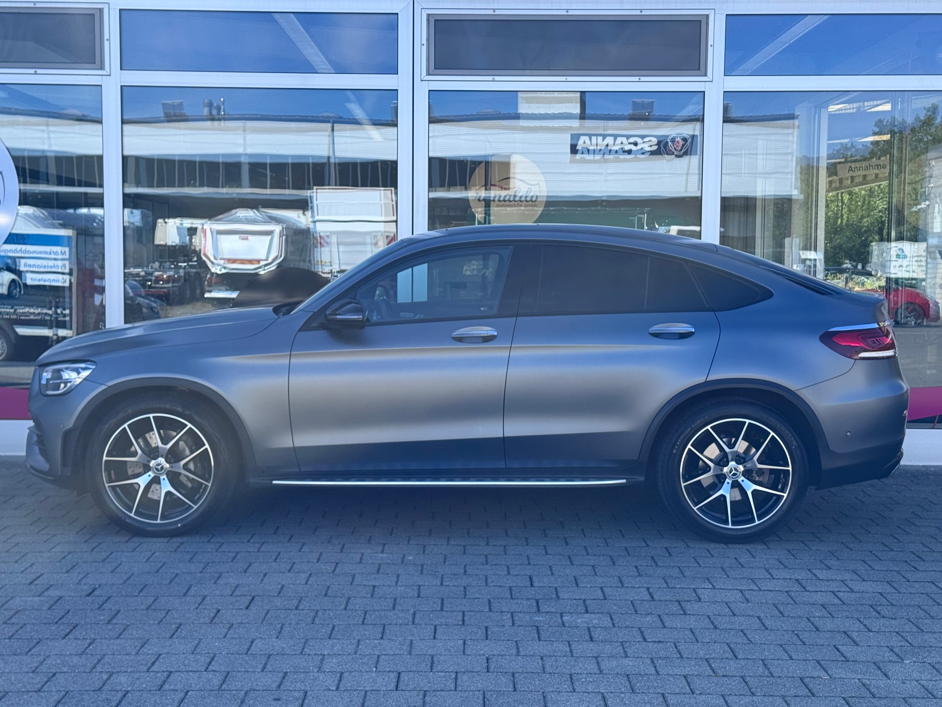 MERCEDES-BENZ GLC Coupé 400 d AMG-SPORTPAKET4x4 9G-Tronic+PANORAMA+ACC+LUFTFEDERUNG+STANDHEIZUNG+AHK 2'500KG+TRITTBRETTER+20"ALU+Winterräder+-showroom-element-3