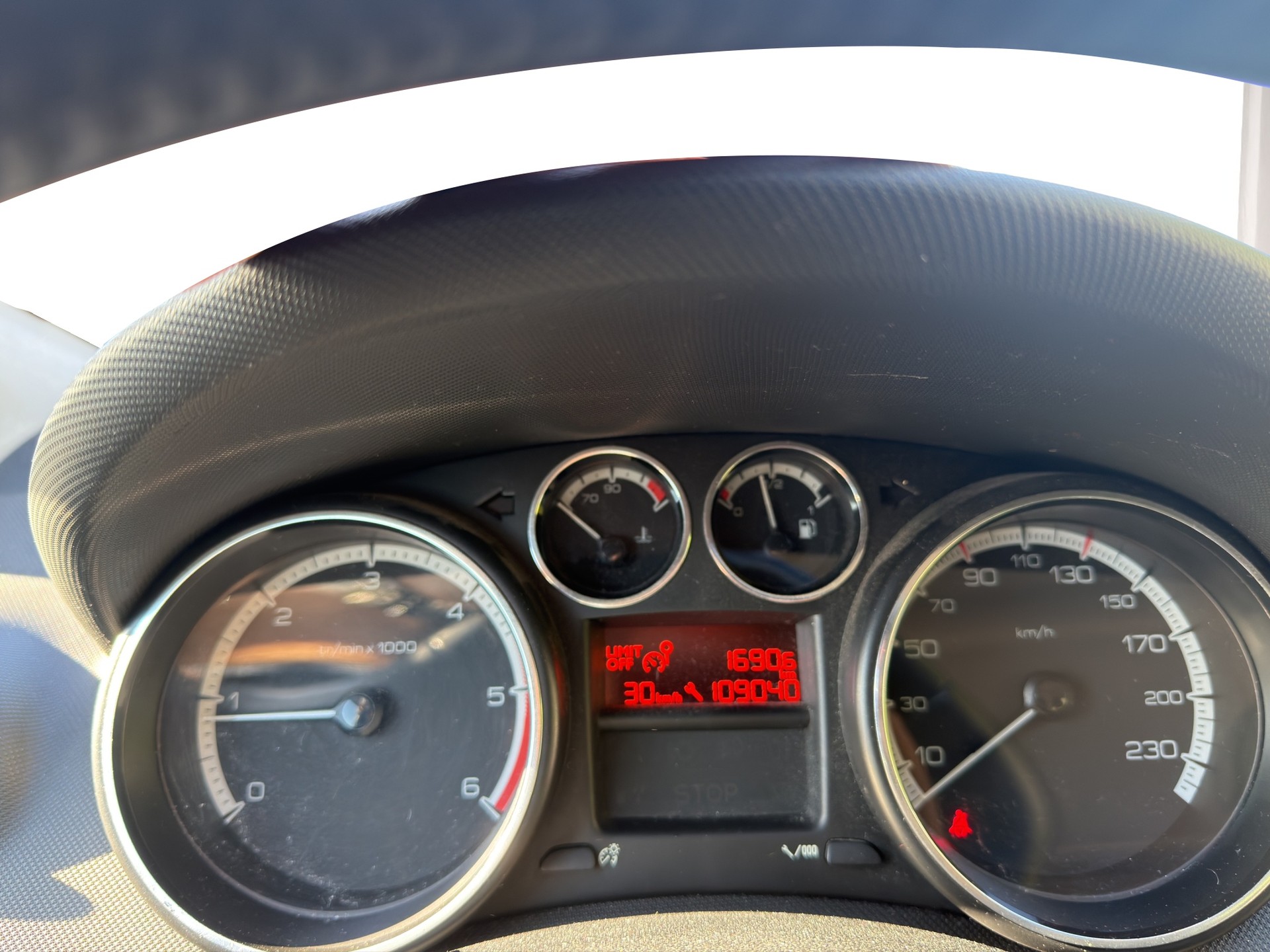 PEUGEOT 308 SW 1.6 HDI Trendy-image-6