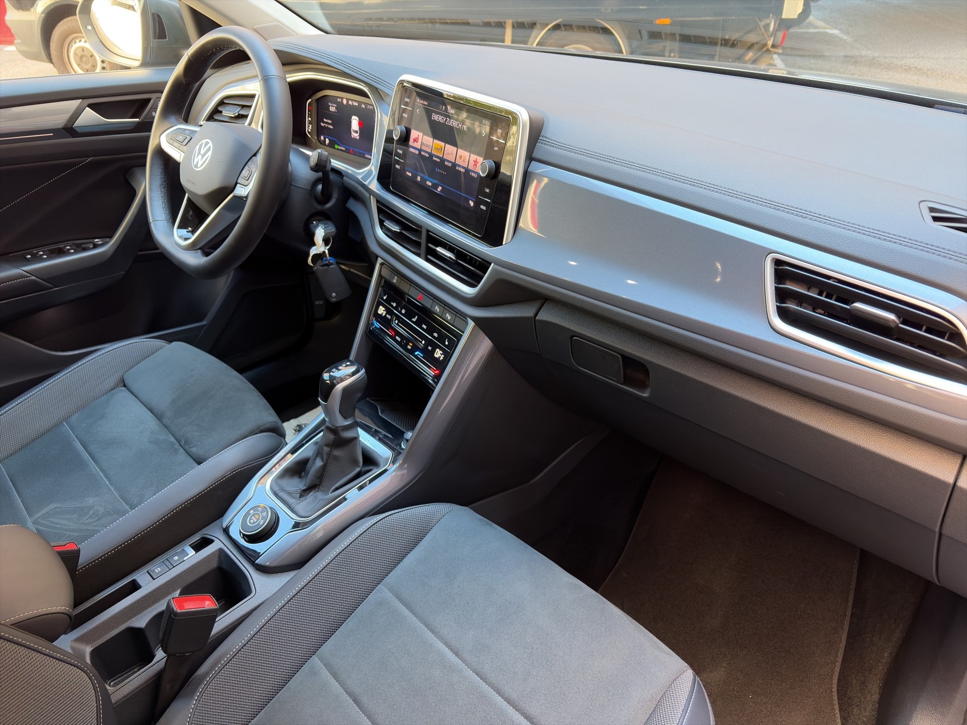 VW T-Roc 2.0 TSI Style DSG 4Motion-image-16