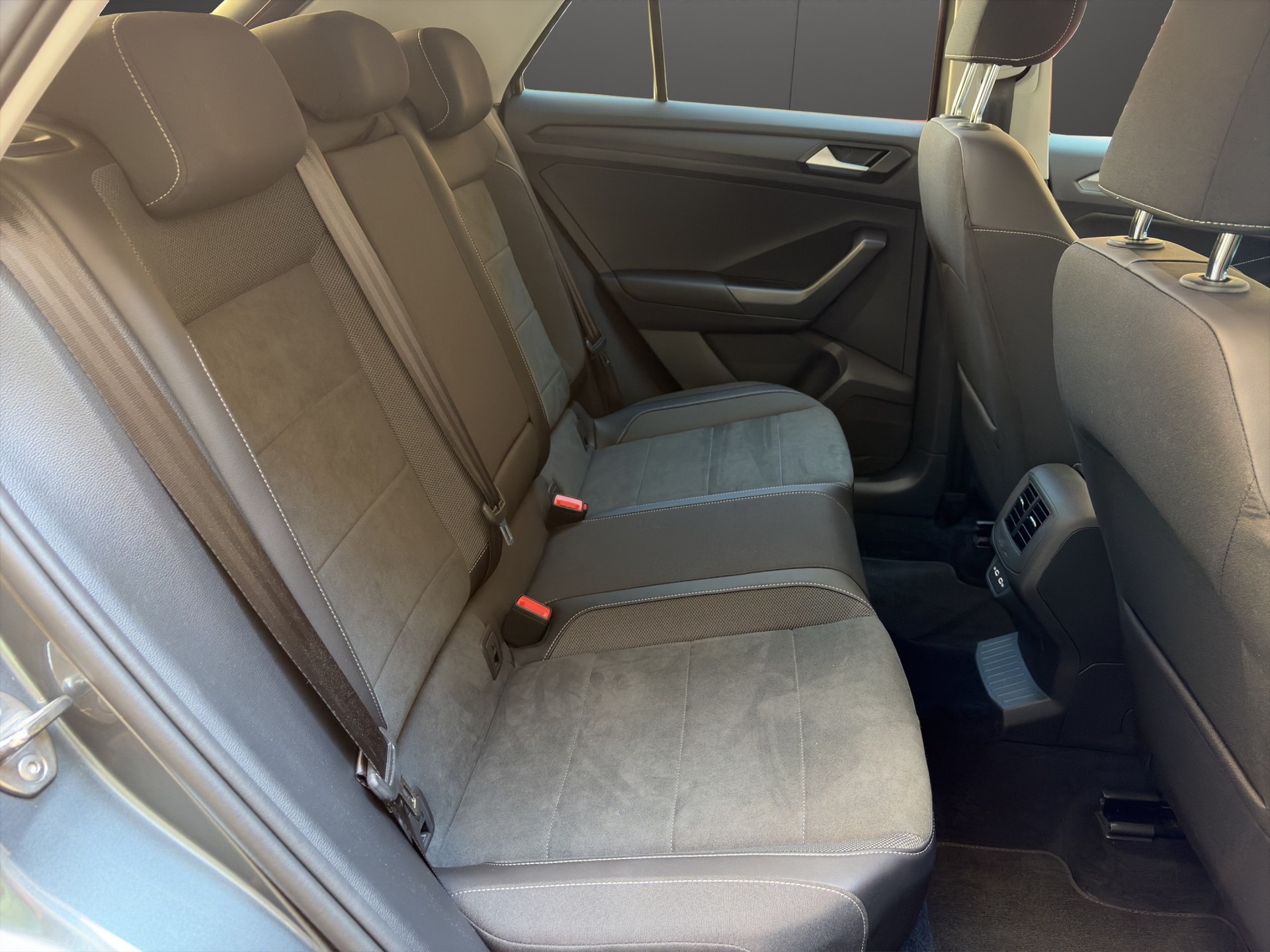 VW T-Roc 2.0 TSI Style DSG 4Motion-image-13