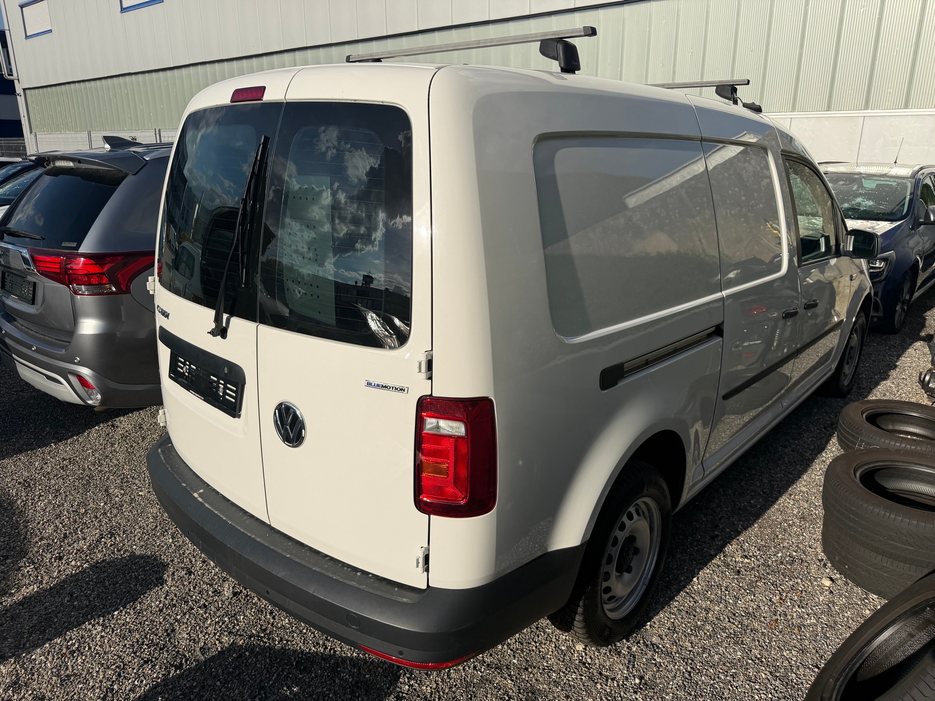 VW Caddy Maxi 1.4TGI BlueMotion Technology-image-2
