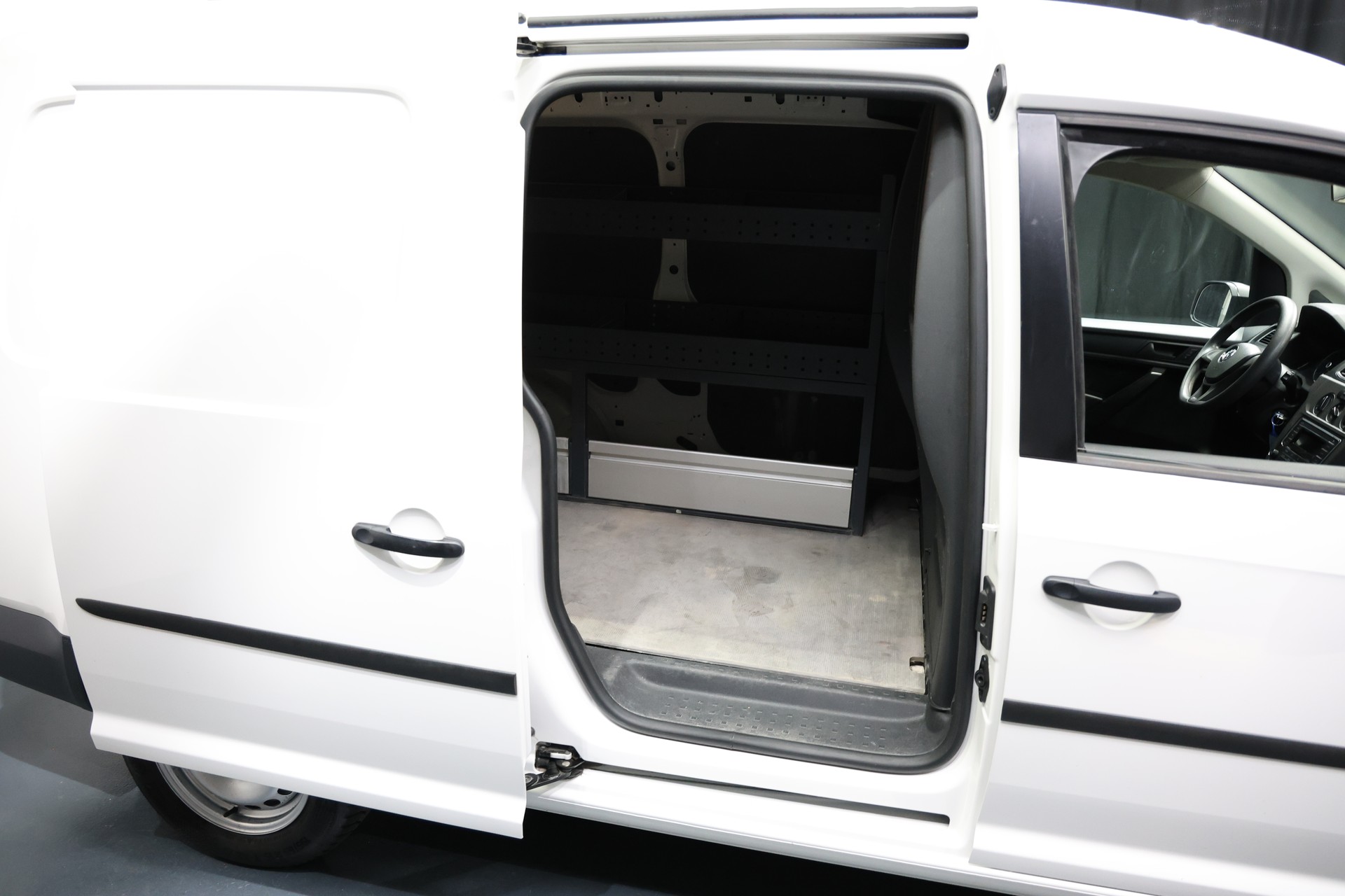 VW Caddy Maxi 1.4TGI BlueMotion Technology-image-4
