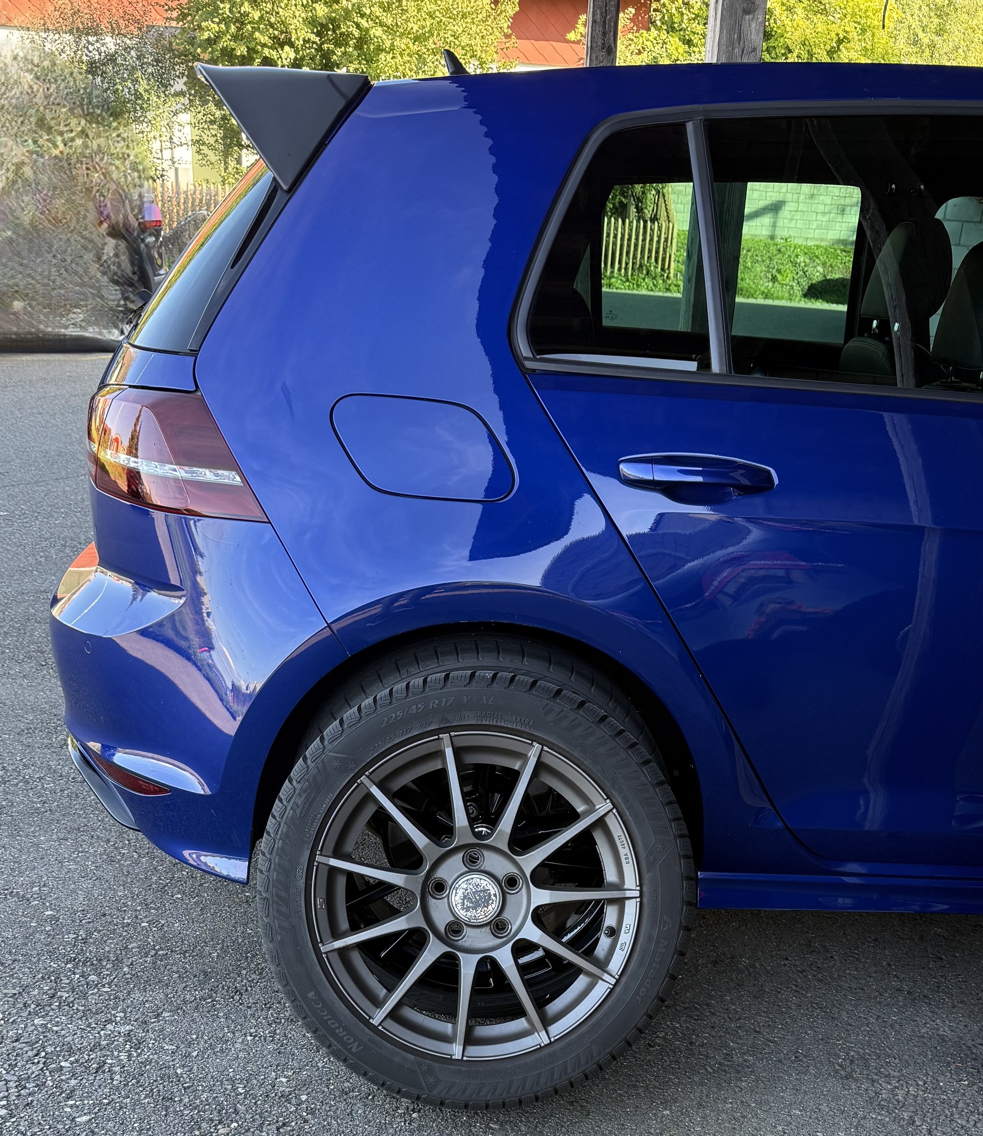 VW Golf 2.0 TSI R 4Motion DSG-image-4