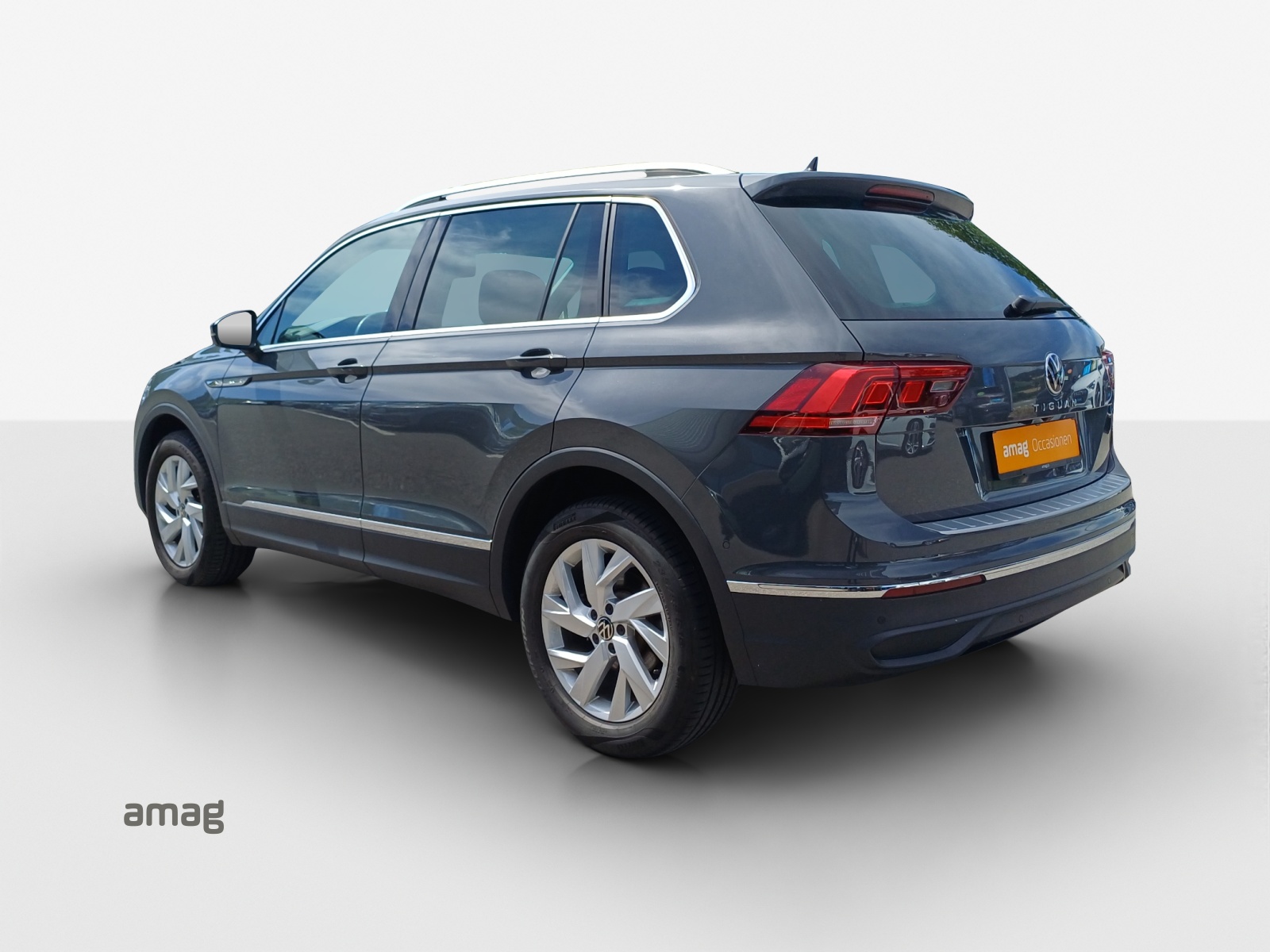 VW Tiguan 2.0 TDI SCR Life 4Motion DSG-image-2