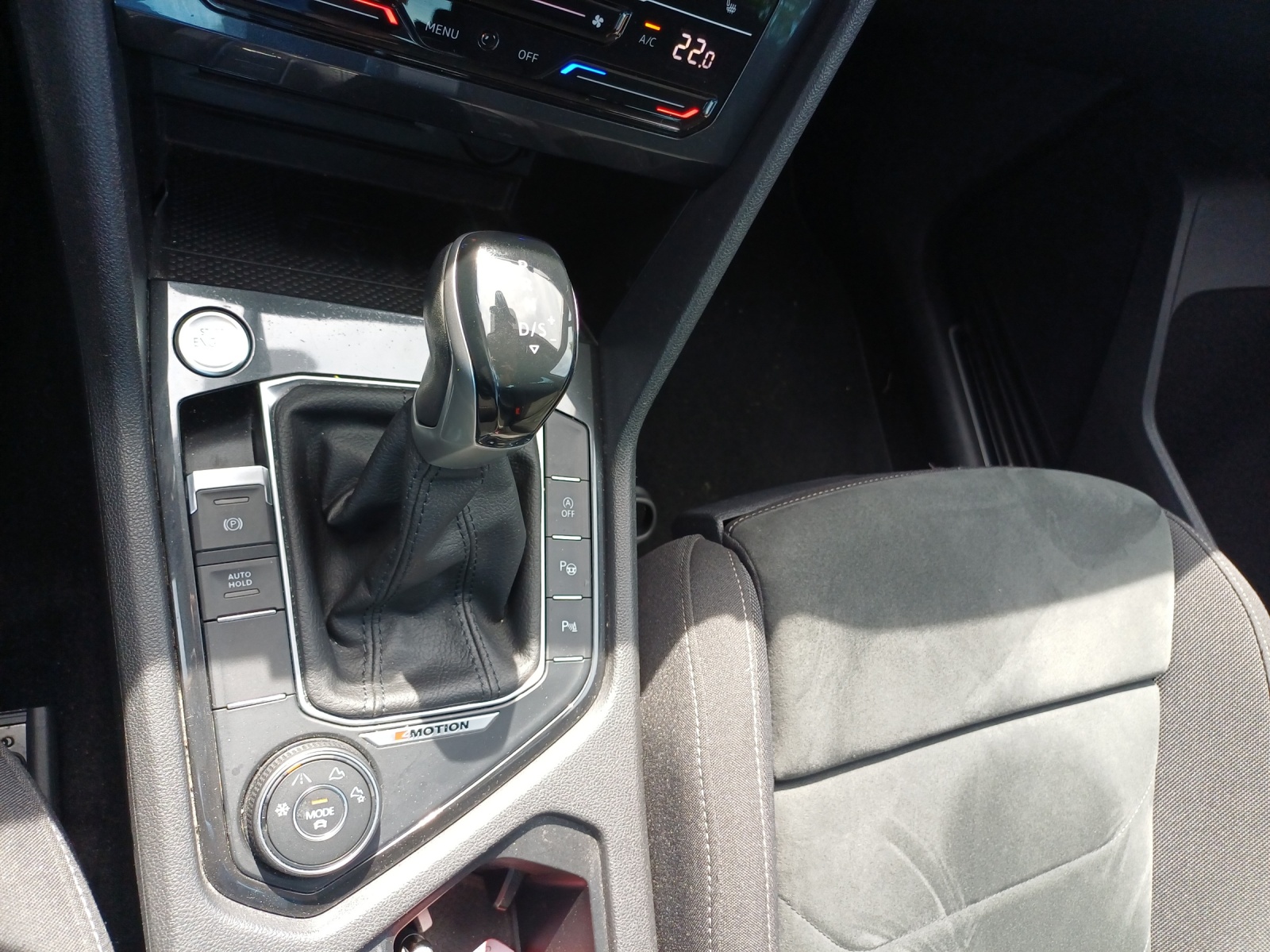 VW Tiguan 2.0 TDI SCR Life 4Motion DSG-image-15