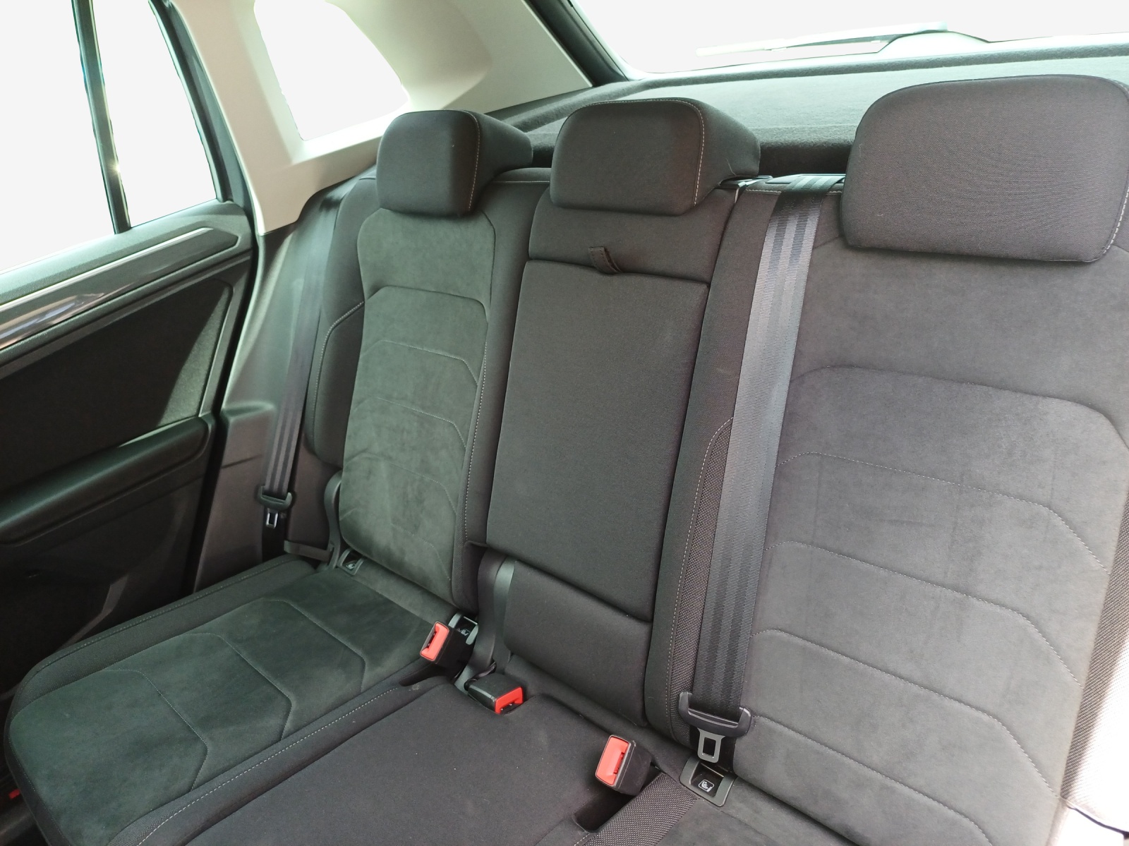 VW Tiguan 2.0 TDI SCR Life 4Motion DSG-image-11