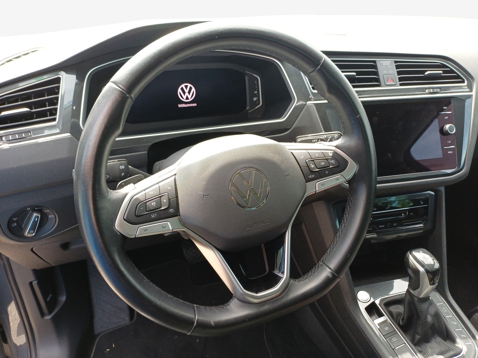 VW Tiguan 2.0 TDI SCR Life 4Motion DSG-image-9