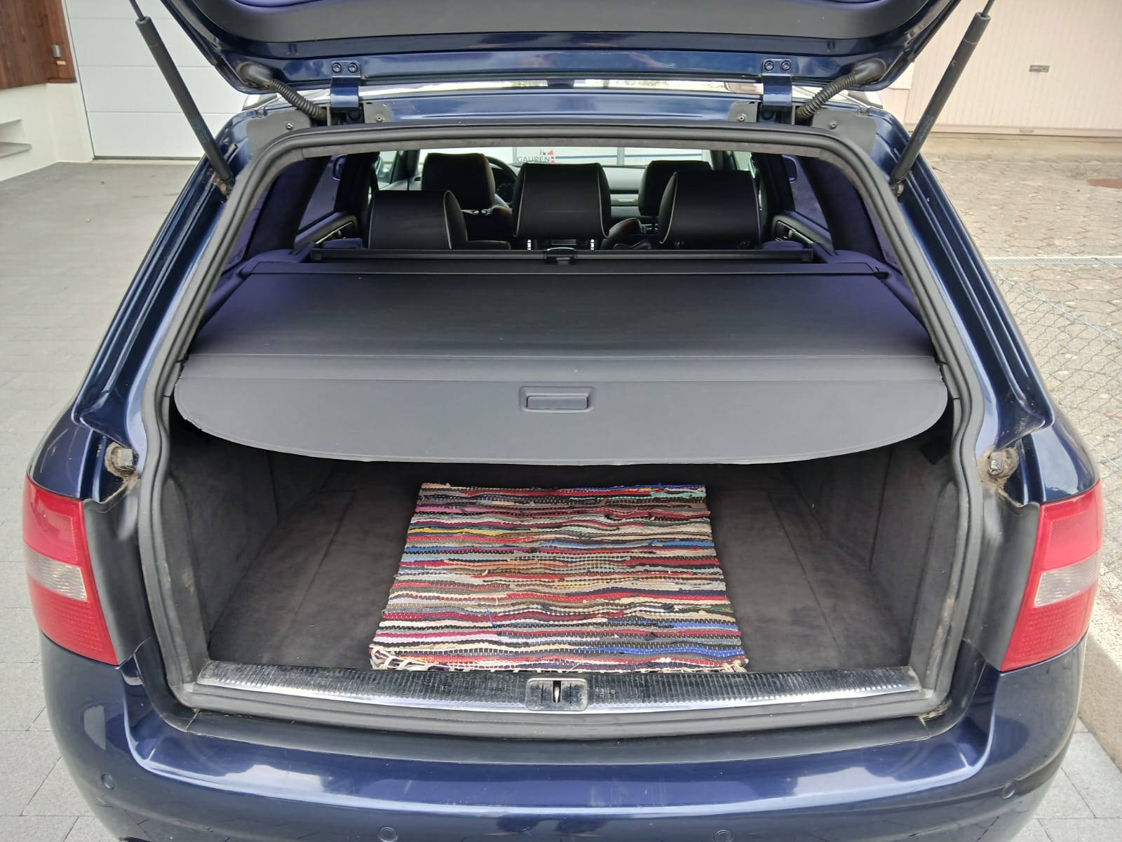 AUDI 4.2 V8 40V quattro-image-3