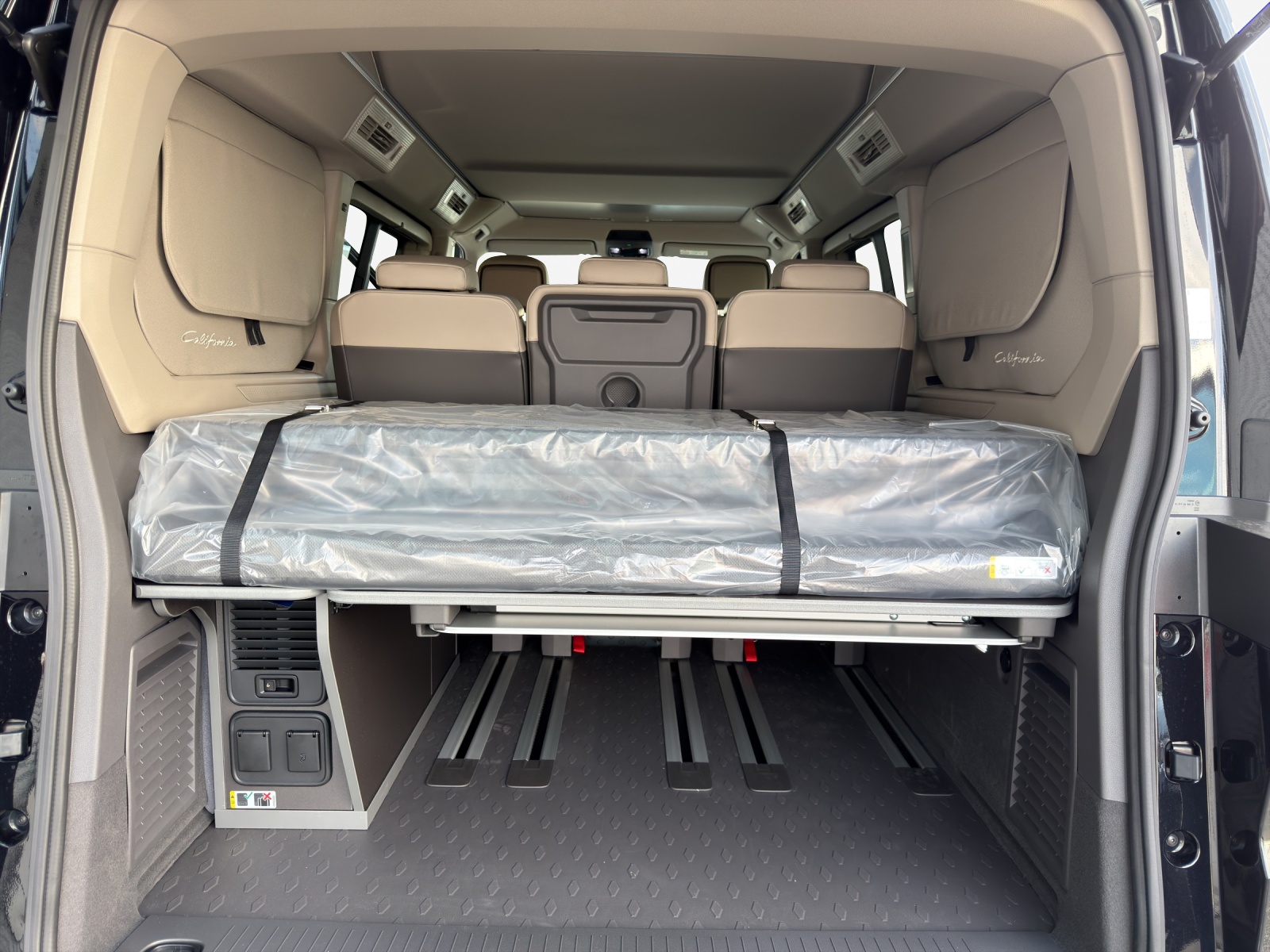 VW California 2.0 TDI Beach Tour-image-12