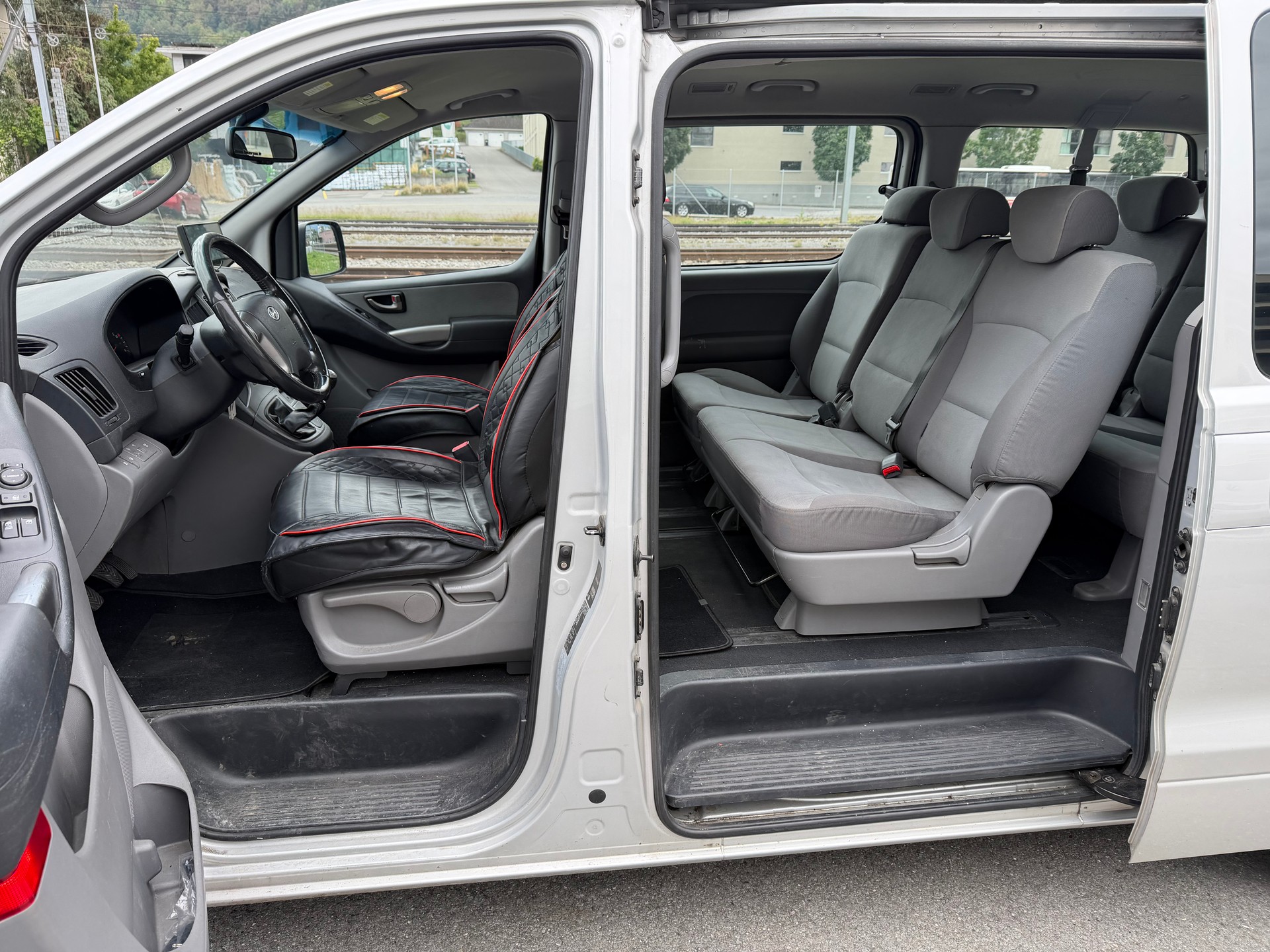 HYUNDAI H-1 People 2.5 CRDi-image-9