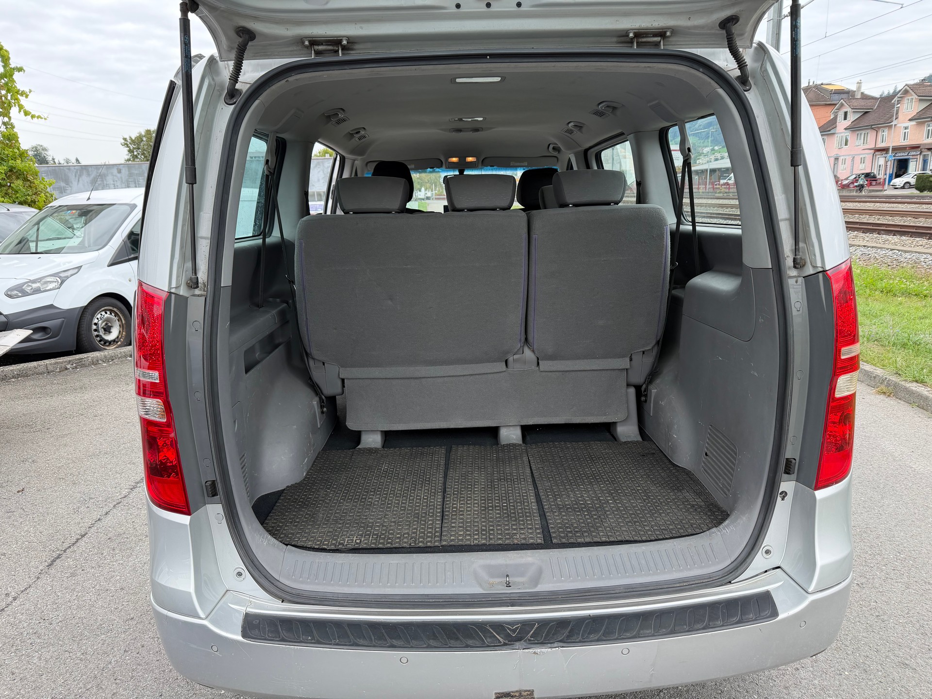 HYUNDAI H-1 People 2.5 CRDi-image-8