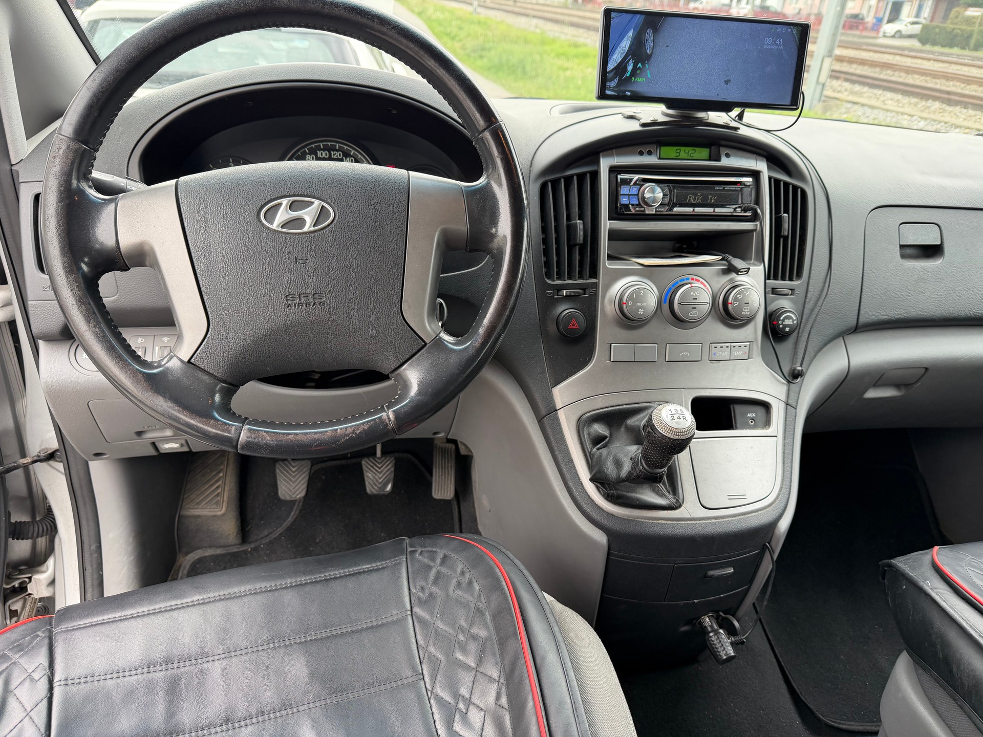 HYUNDAI H-1 People 2.5 CRDi-image-10