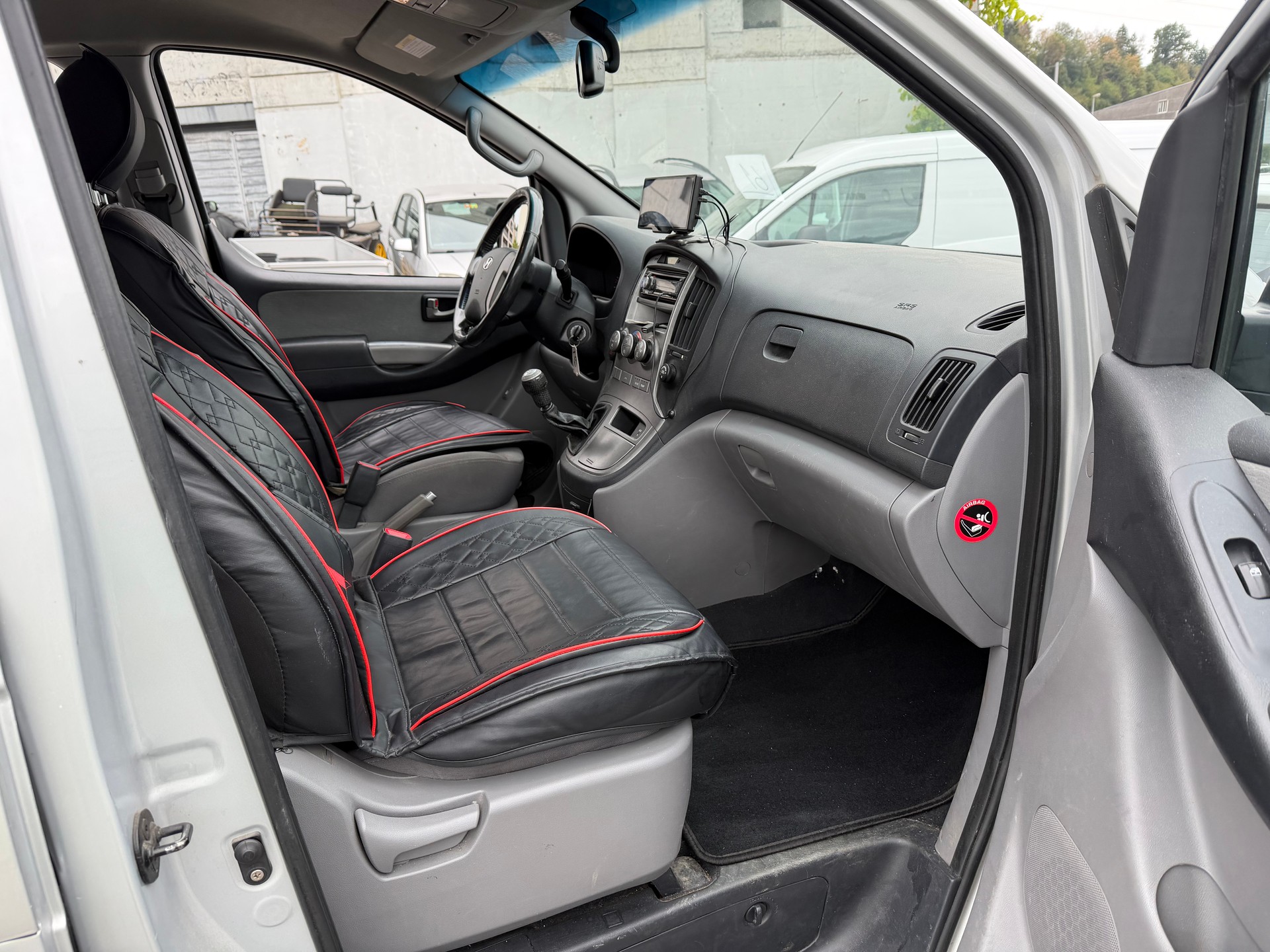 HYUNDAI H-1 People 2.5 CRDi-image-11