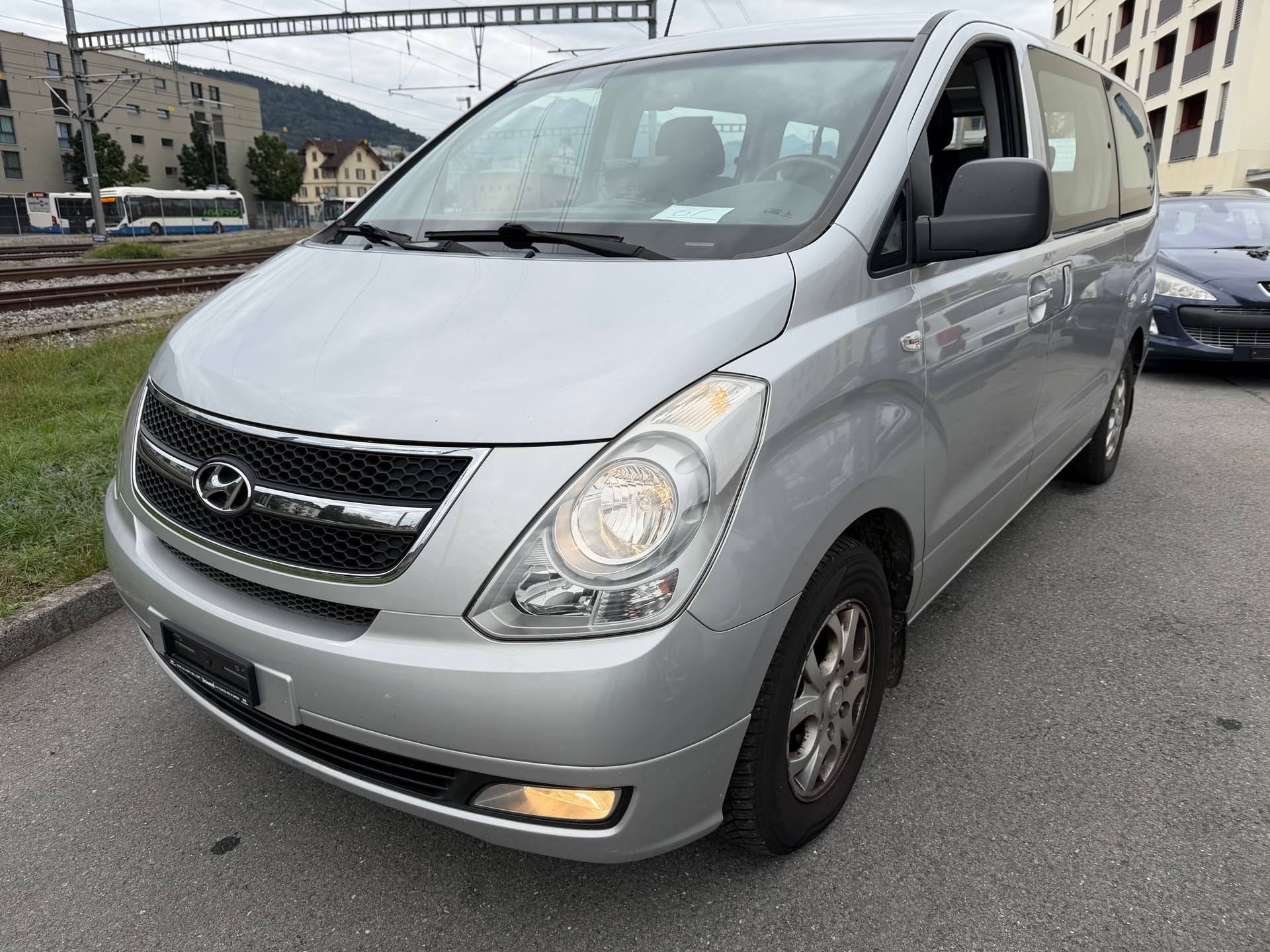 HYUNDAI H-1 People 2.5 CRDi-image-1