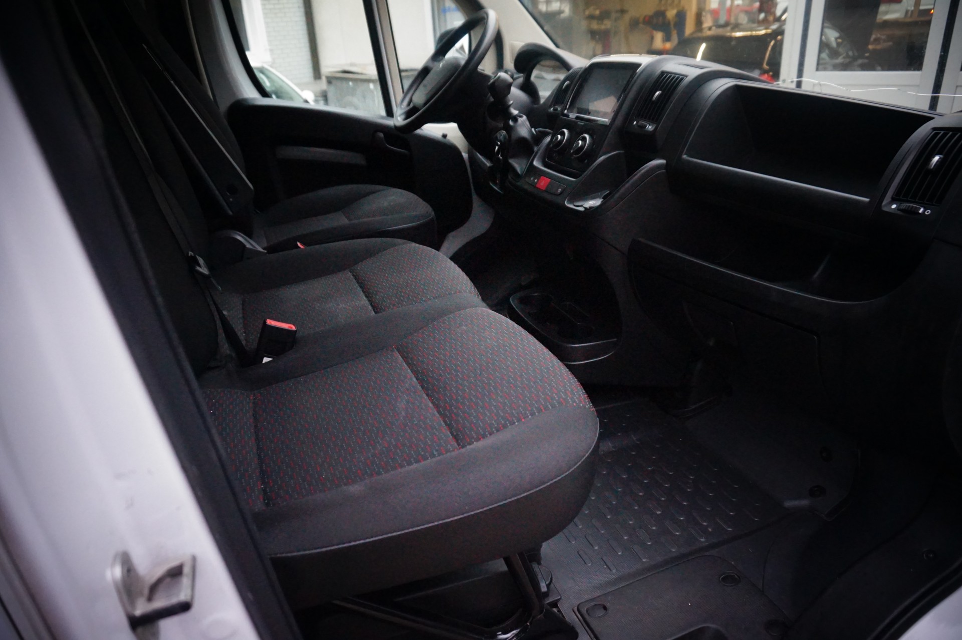 PEUGEOT Boxer 2.2 HDI 335 L3H2-image-9