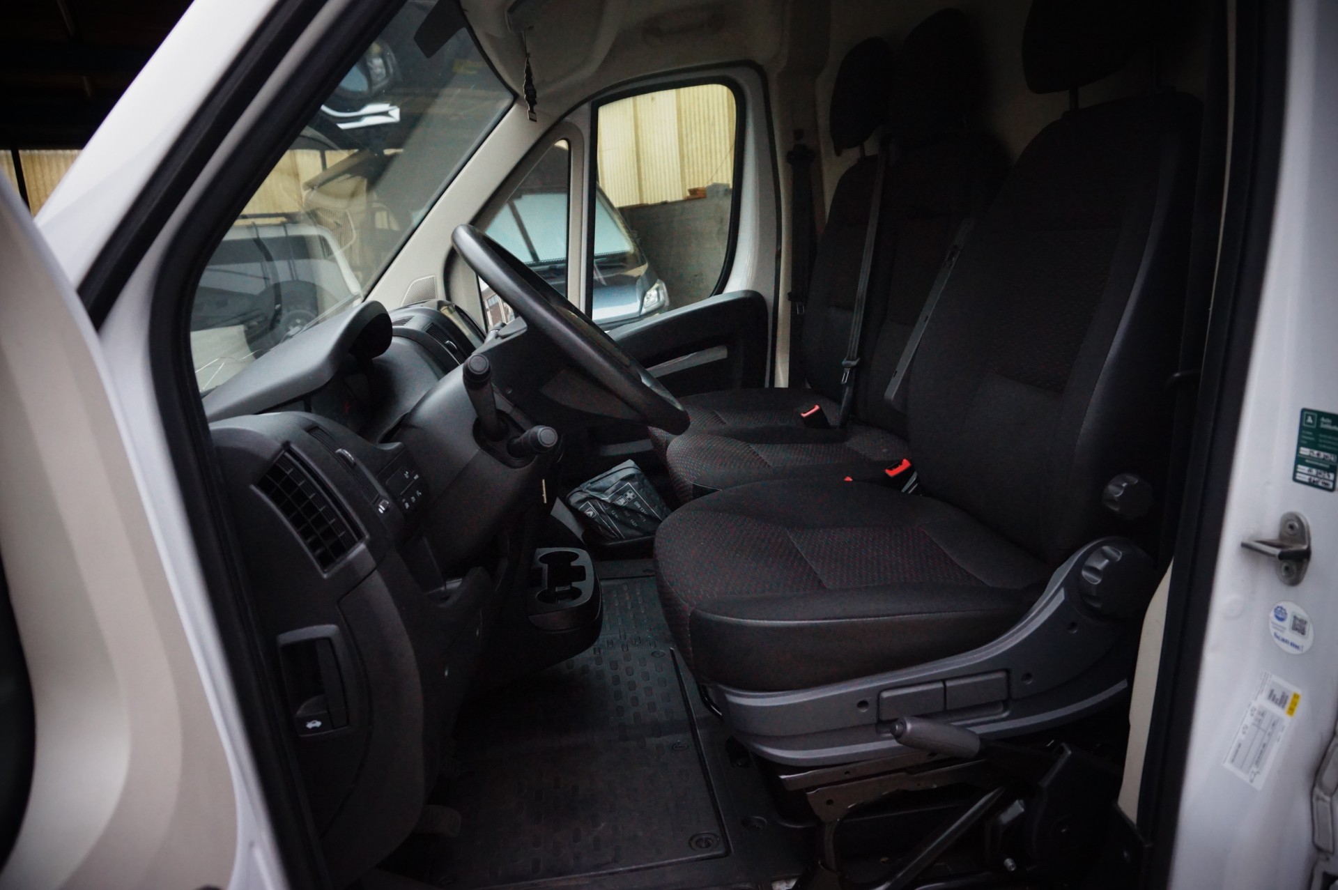 PEUGEOT Boxer 2.2 HDI 335 L3H2-image-8