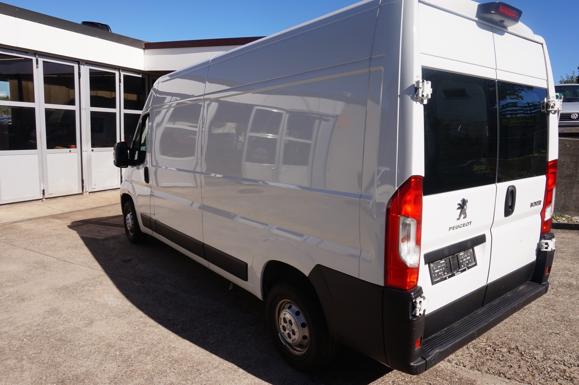 PEUGEOT Boxer 2.2 HDI 335 L3H2-image-2