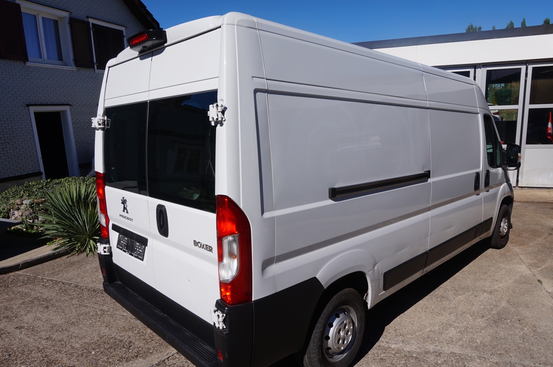 PEUGEOT Boxer 2.2 HDI 335 L3H2-image-3