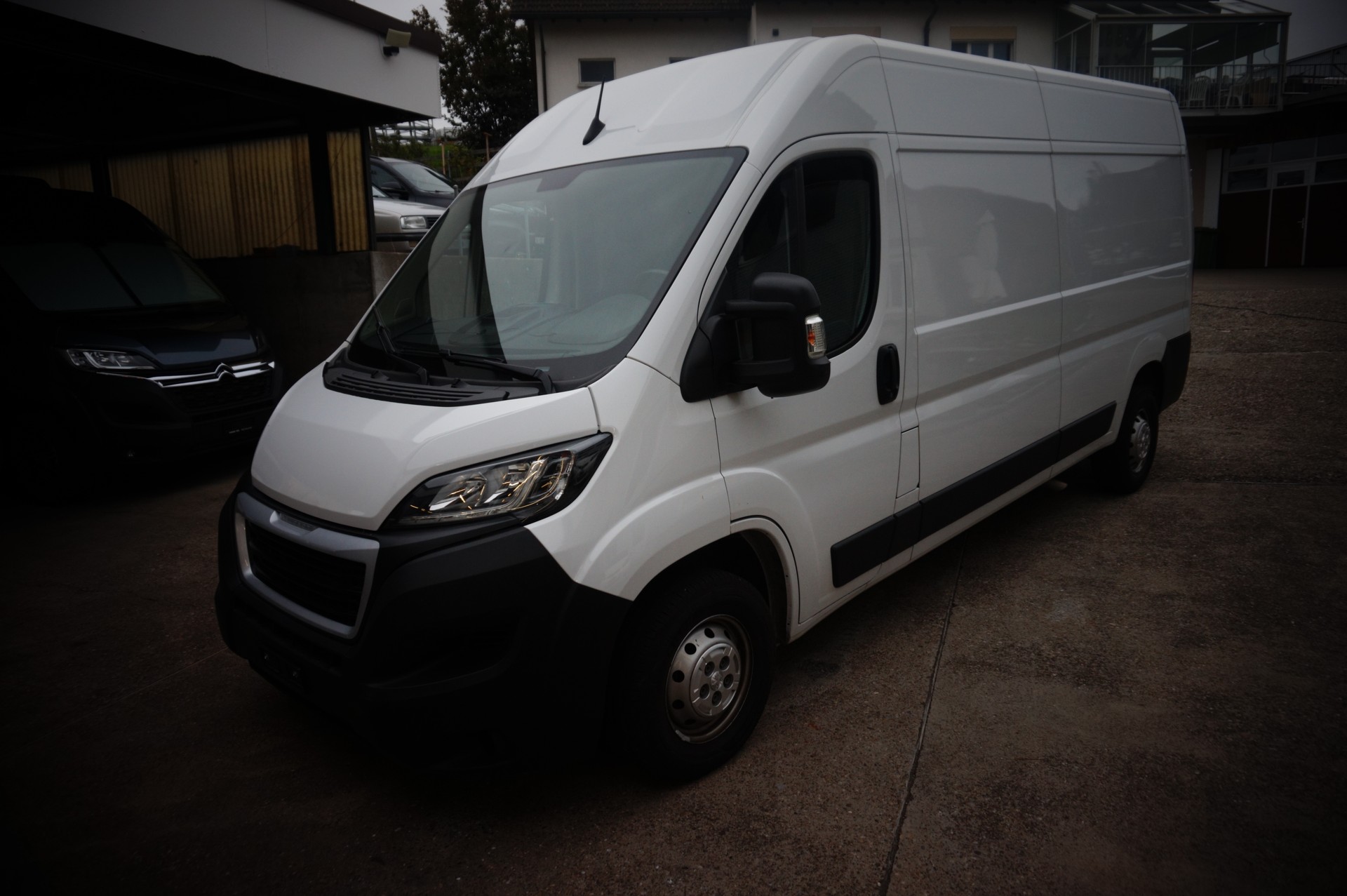 PEUGEOT Boxer 2.2 HDI 335 L3H2-image-2