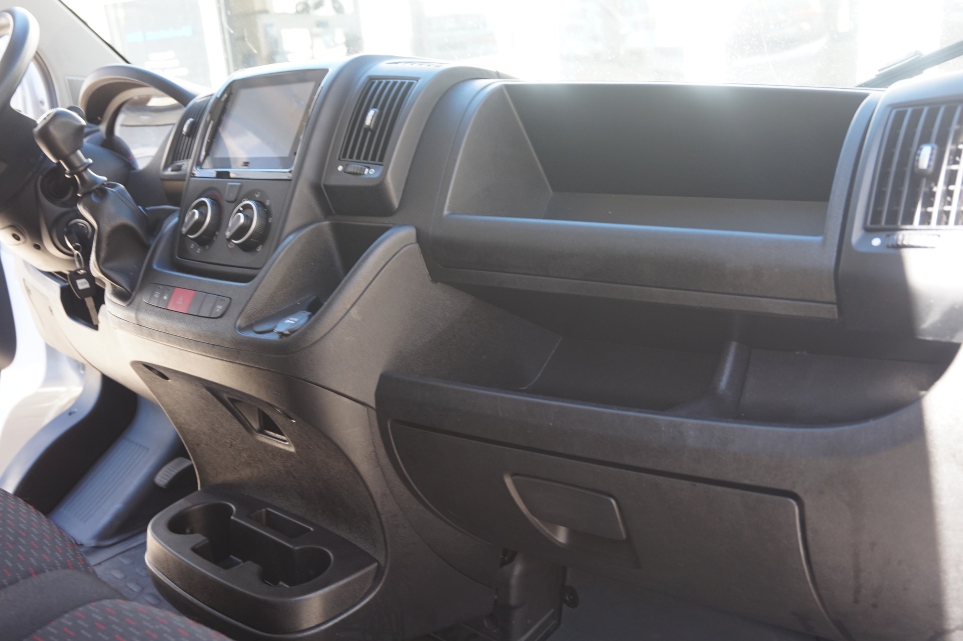 PEUGEOT Boxer 2.2 HDI 335 L3H2-image-11