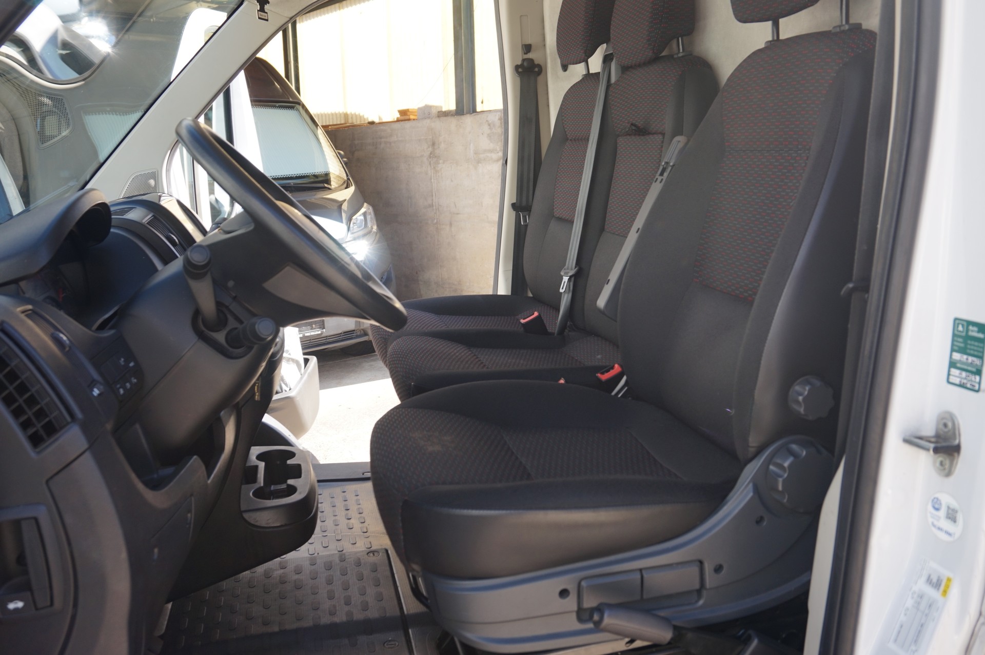 PEUGEOT Boxer 2.2 HDI 335 L3H2-image-9