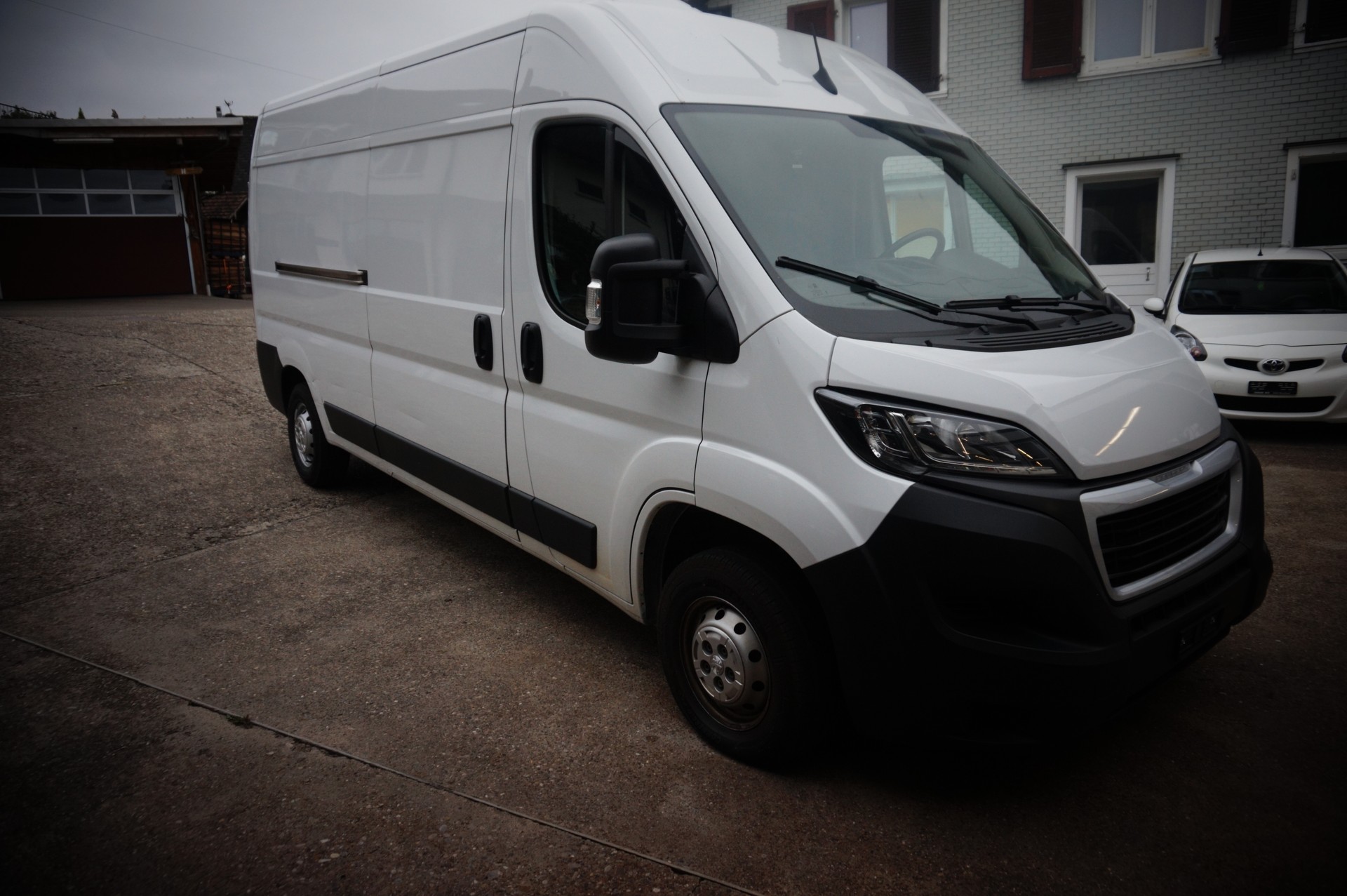PEUGEOT Boxer 2.2 HDI 335 L3H2-image-0