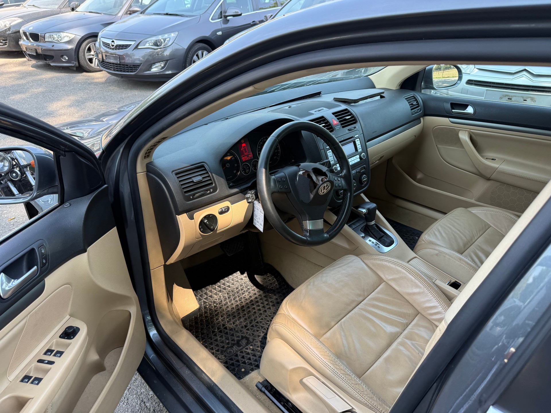 VW Golf Variant 1.4 TSI Comfortline DSG-image-9