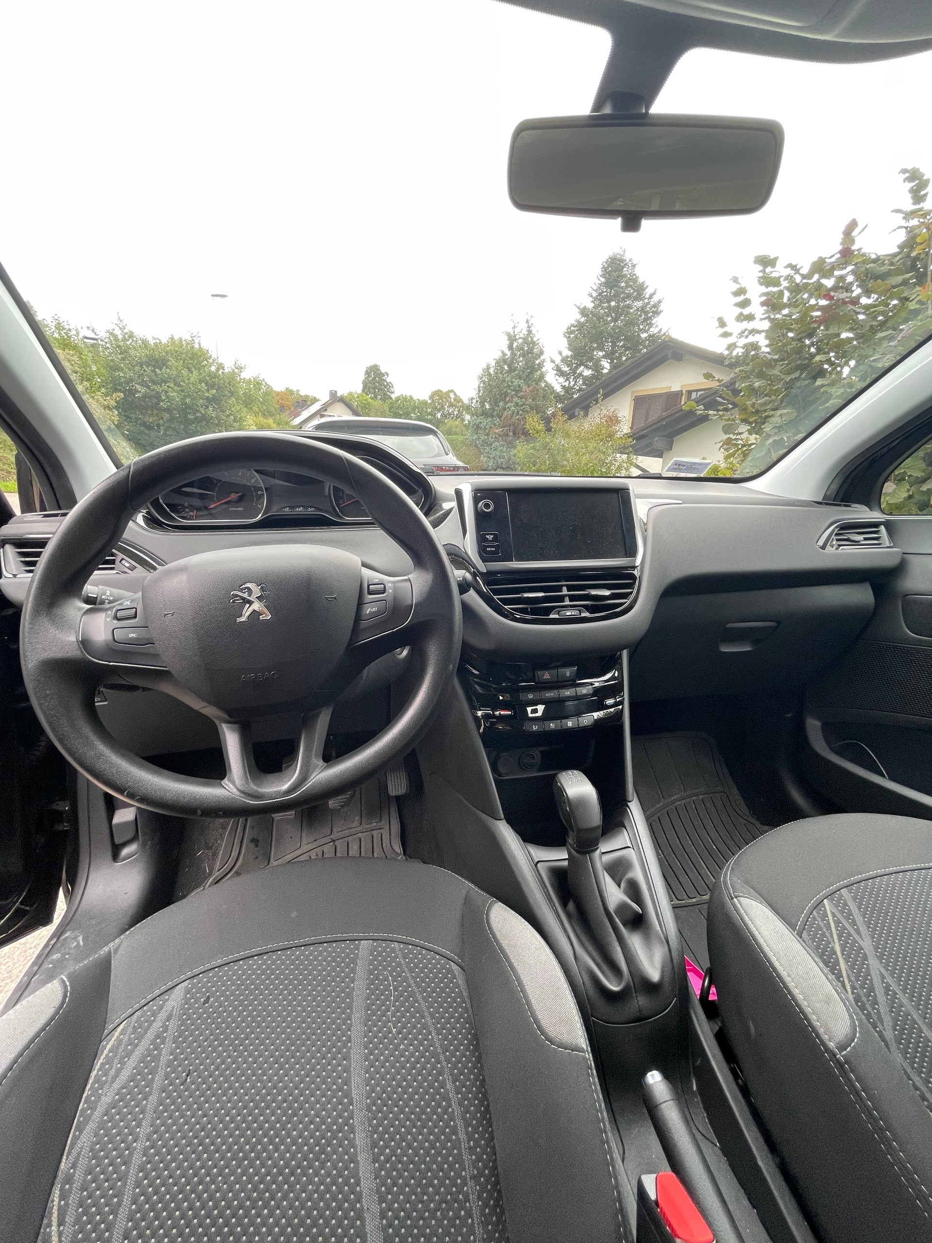 PEUGEOT 1.2 VTi Intuitive-image-3