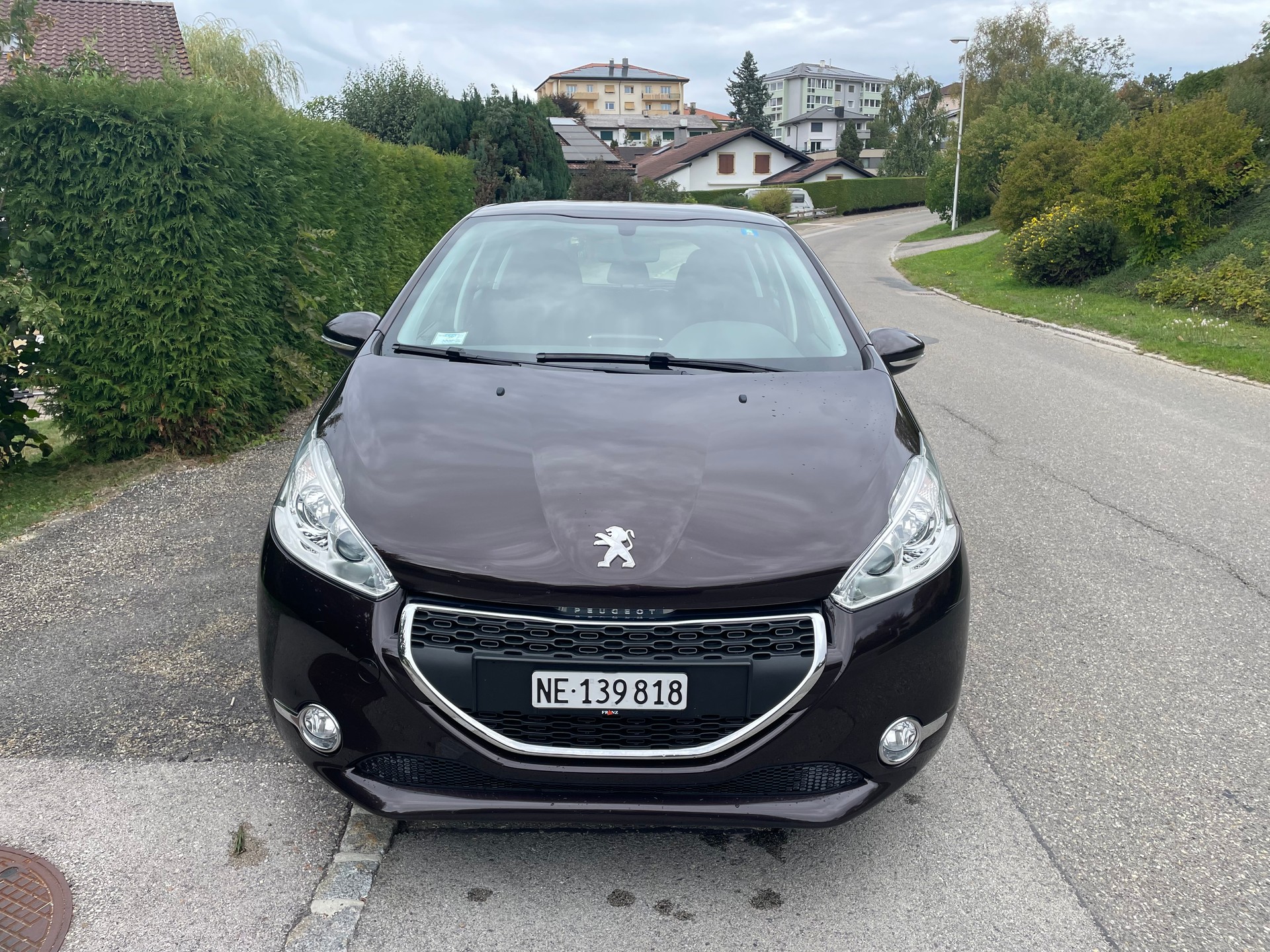 PEUGEOT 1.2 VTi Intuitive-image-0