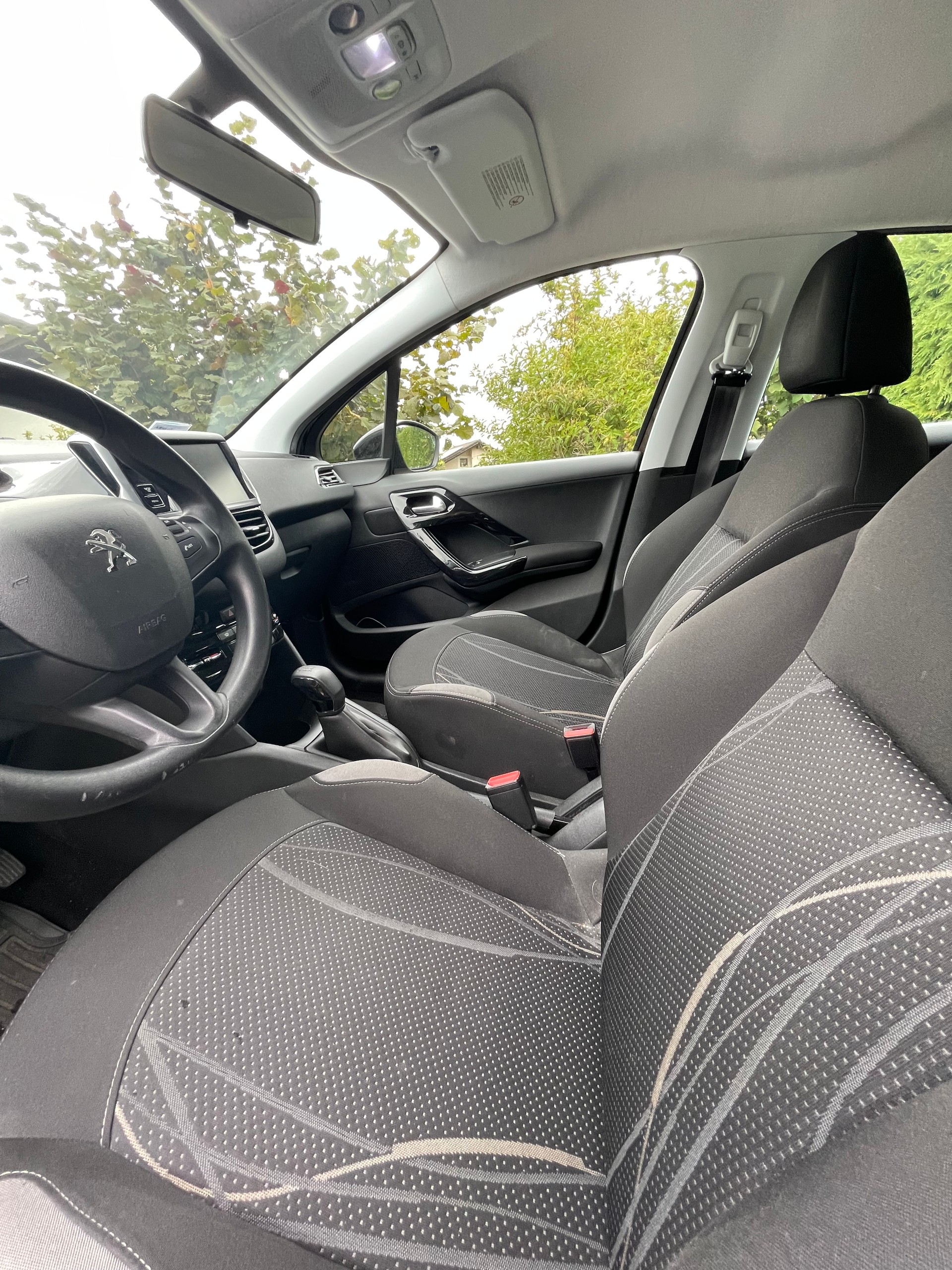 PEUGEOT 1.2 VTi Intuitive-image-4