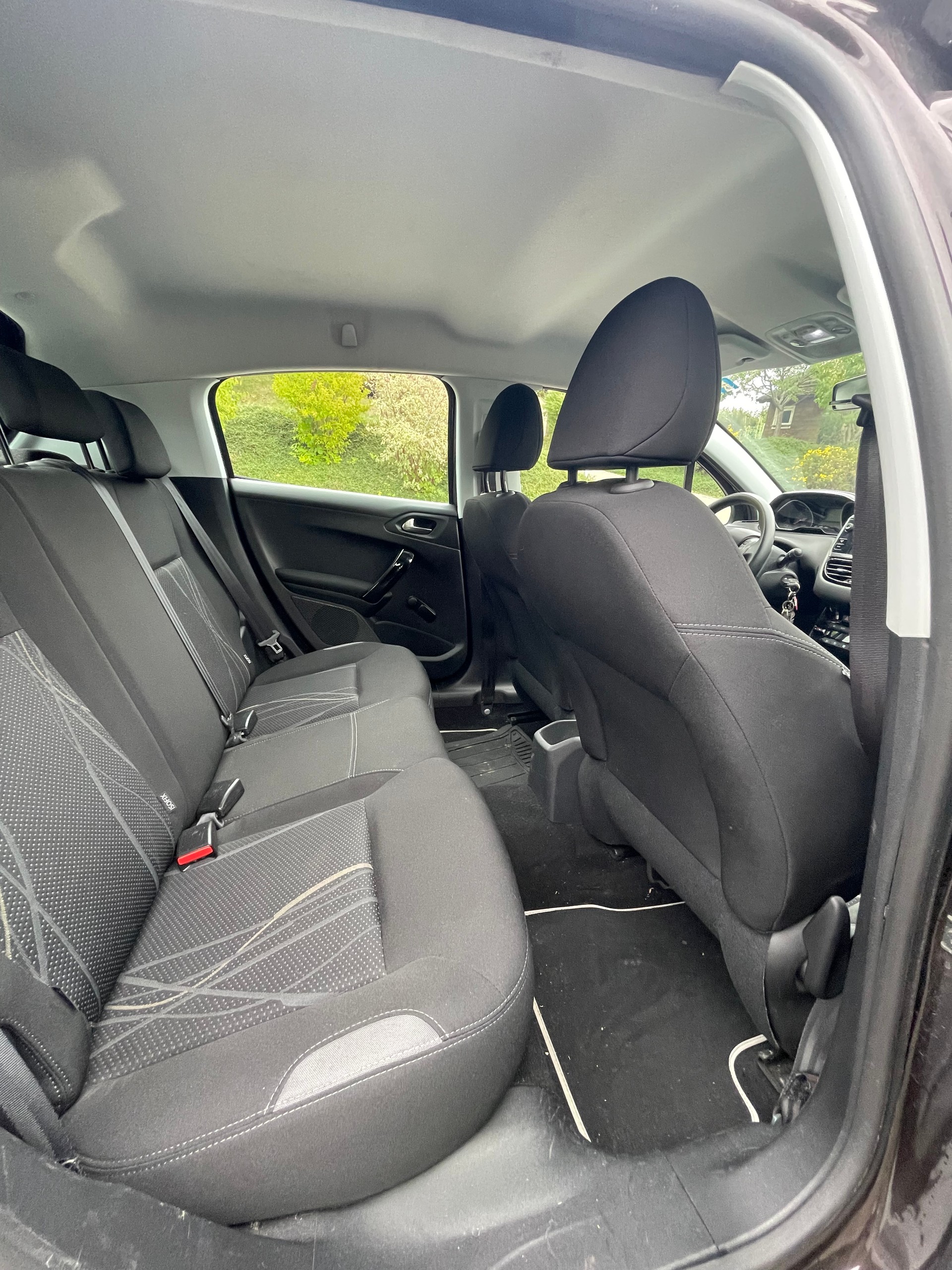 PEUGEOT 1.2 VTi Intuitive-image-5
