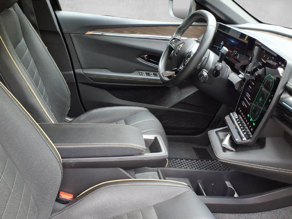 RENAULT Megane-image-8