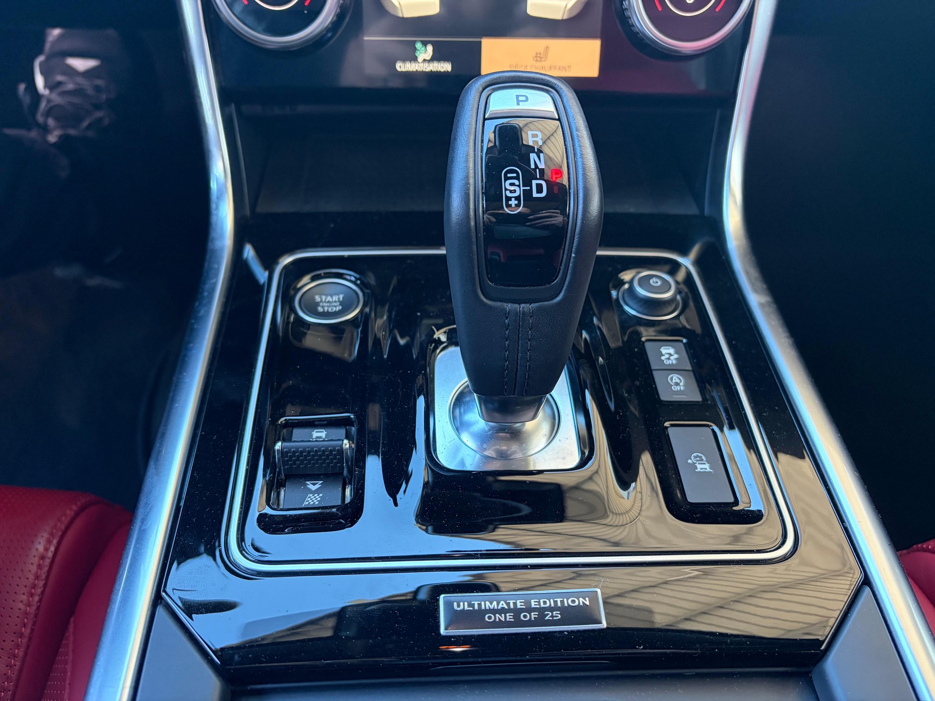 JAGUAR XE 2.0 T 300 Sport AWD-image-7