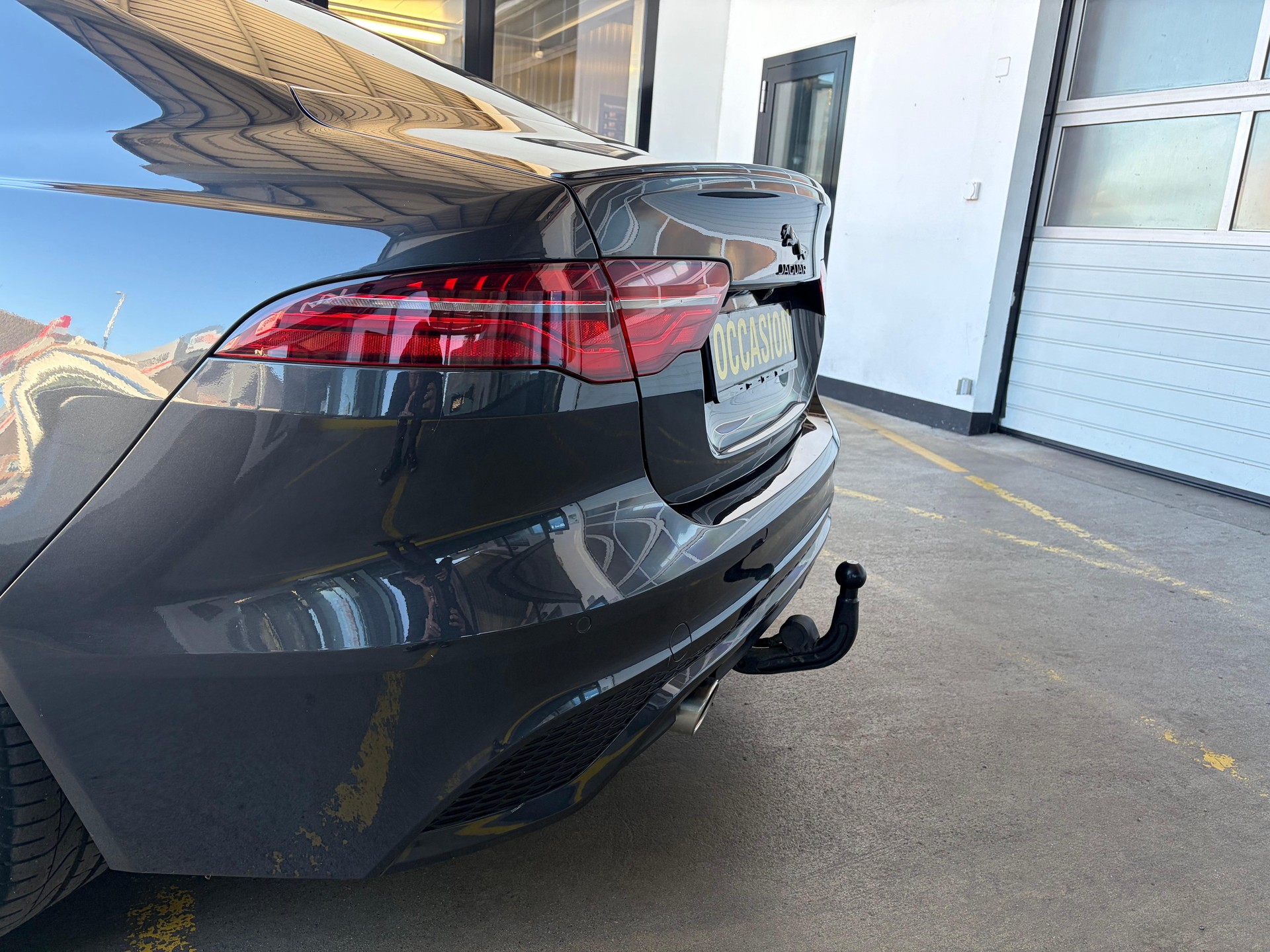 JAGUAR XE 2.0 T 300 Sport AWD-image-6