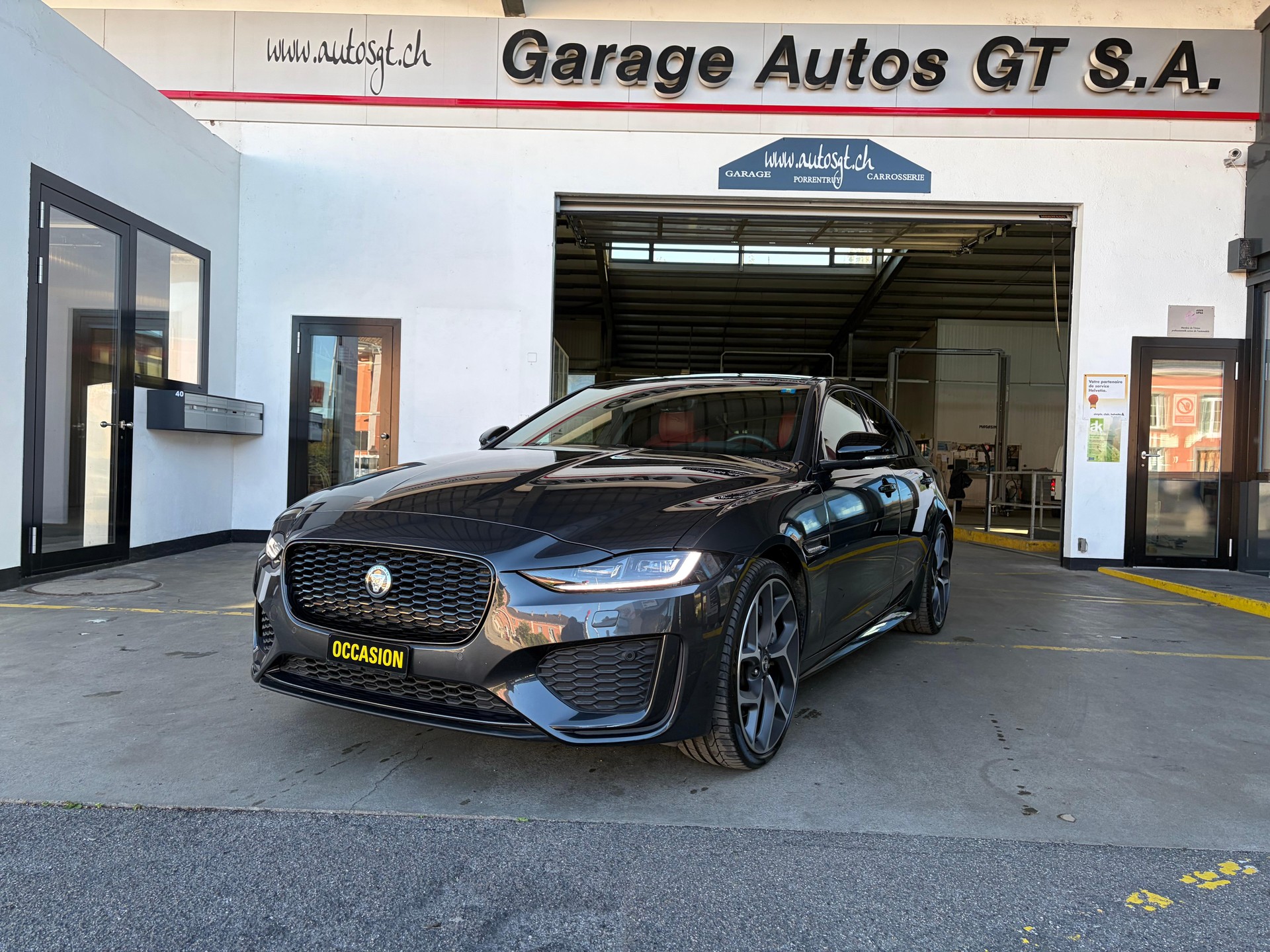 JAGUAR XE 2.0 T 300 Sport AWD-image-0