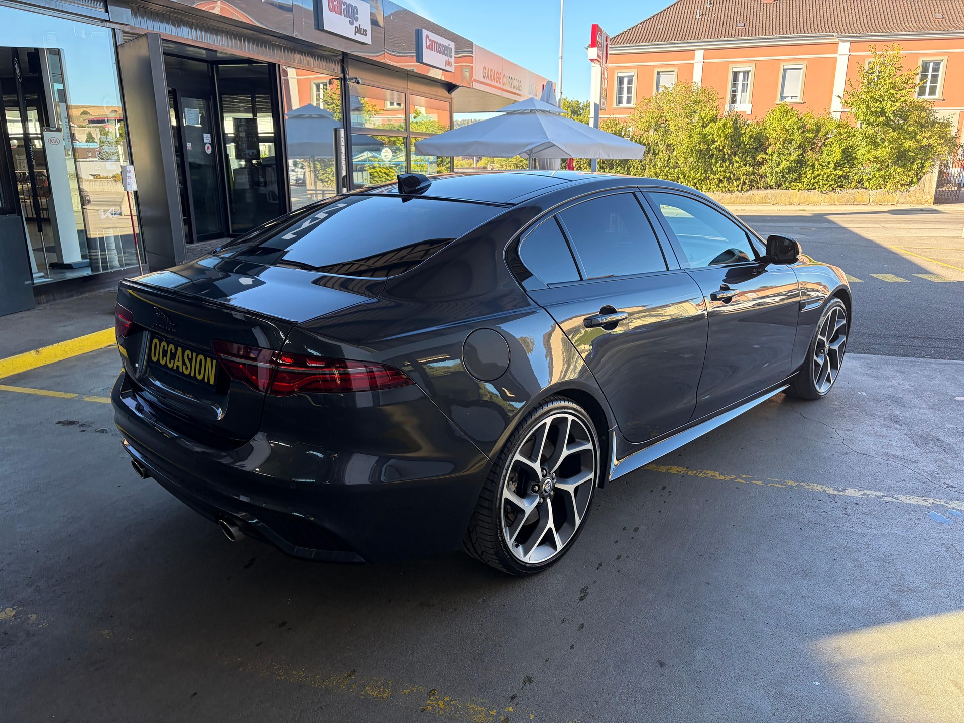 JAGUAR XE 2.0 T 300 Sport AWD-image-2