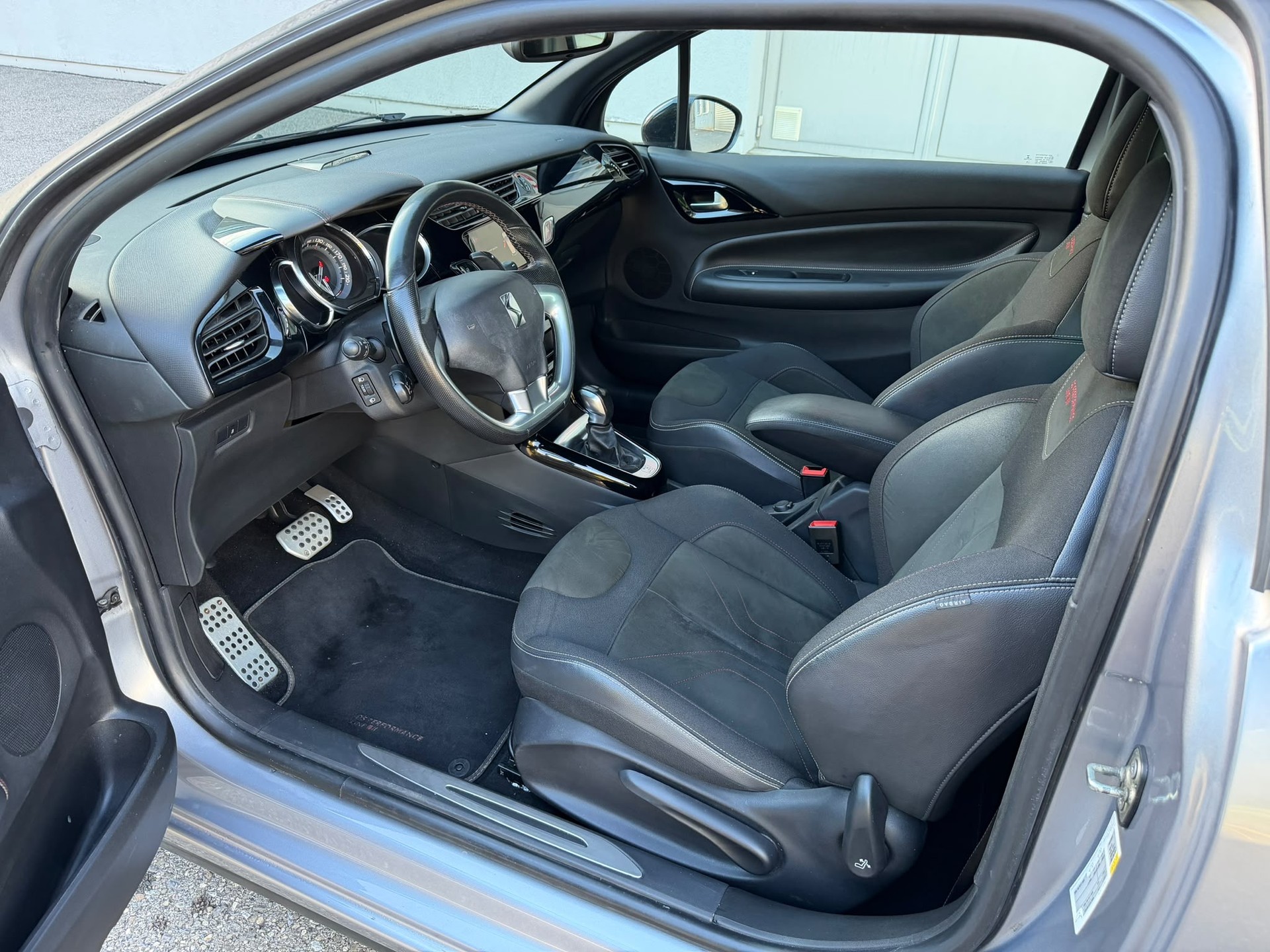 DS AUTOMOBILES 1.2 PureTech Performance Line-image-4