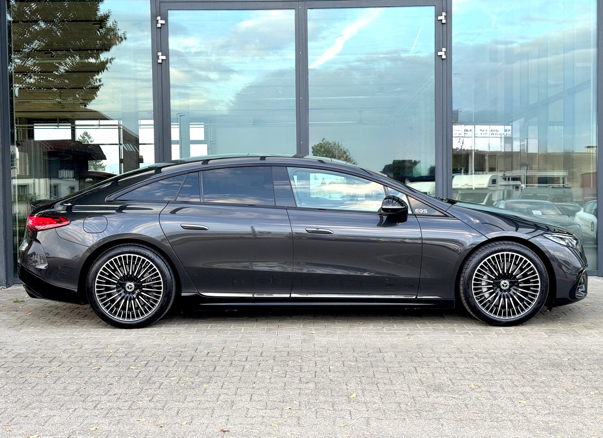 MERCEDES-BENZ EQS 450+ AMG Line-image-6