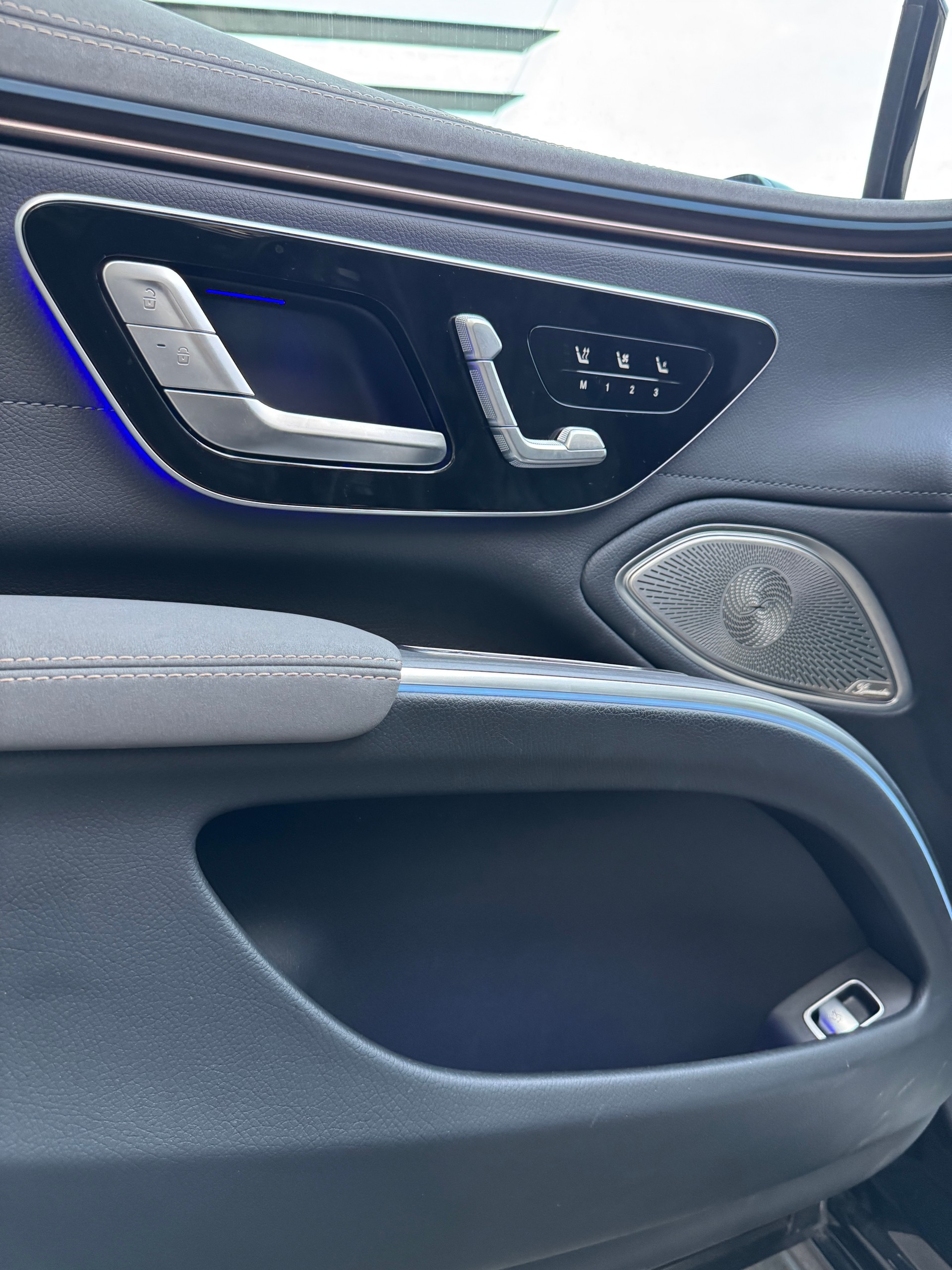 MERCEDES-BENZ EQS 450+ AMG Line-image-17