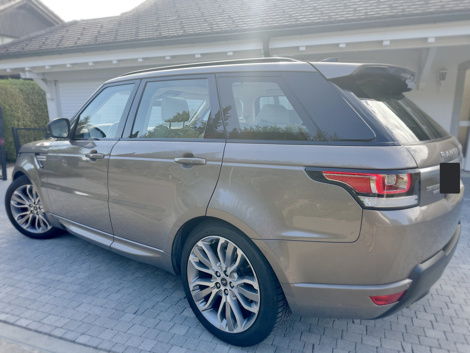 LAND ROVER 3.0 TDV6 HSE-image-1