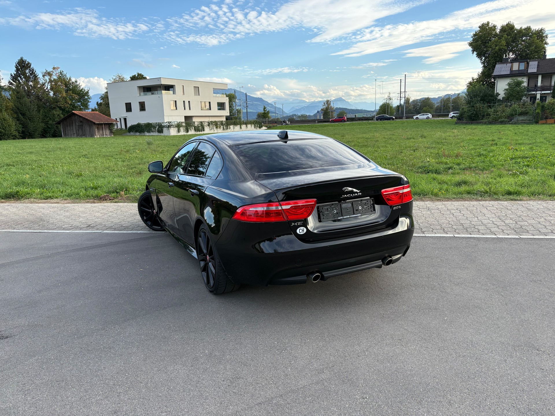 JAGUAR 2.0 T 200 Portfolio-image-3